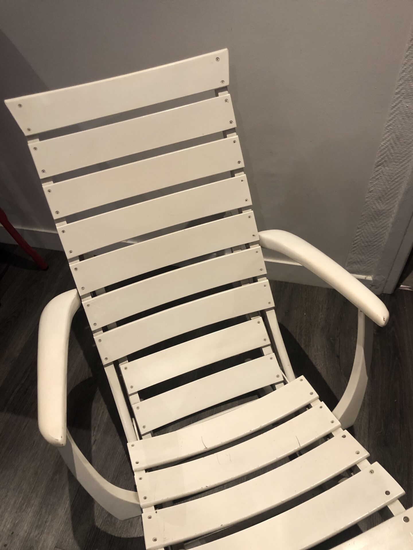 4 fauteuils / chaises longues en bois blanc Triconfort – Image 3