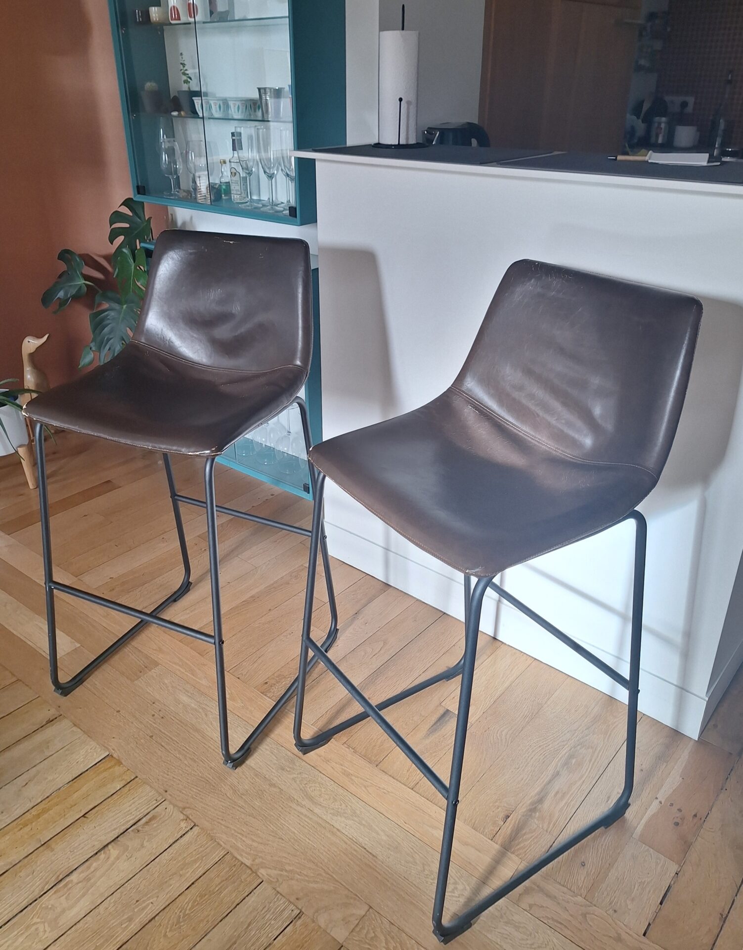 2 tabourets de bar Miliboo en cuir et métal – Image 2
