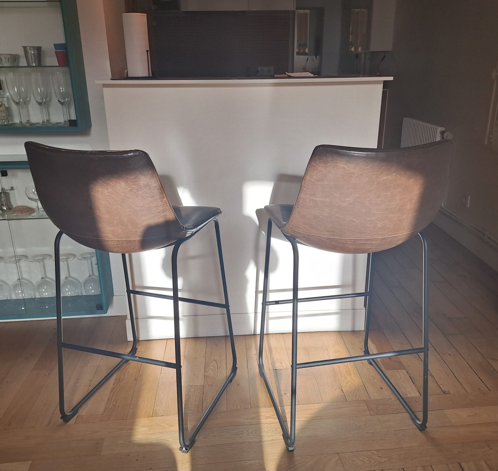2 tabourets de bar Miliboo en cuir et métal – Image 3