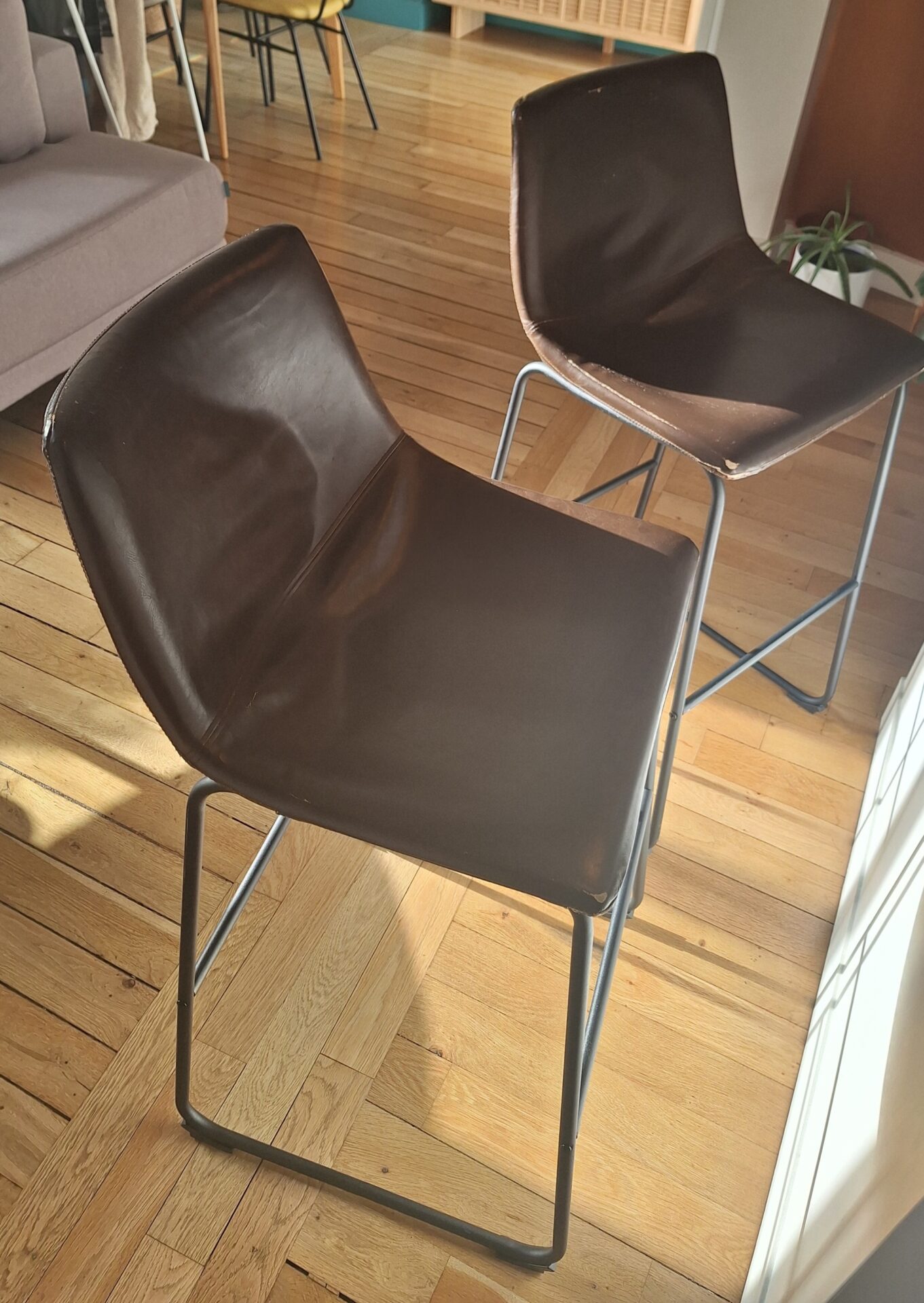 2 tabourets de bar Miliboo en cuir et métal – Image 4