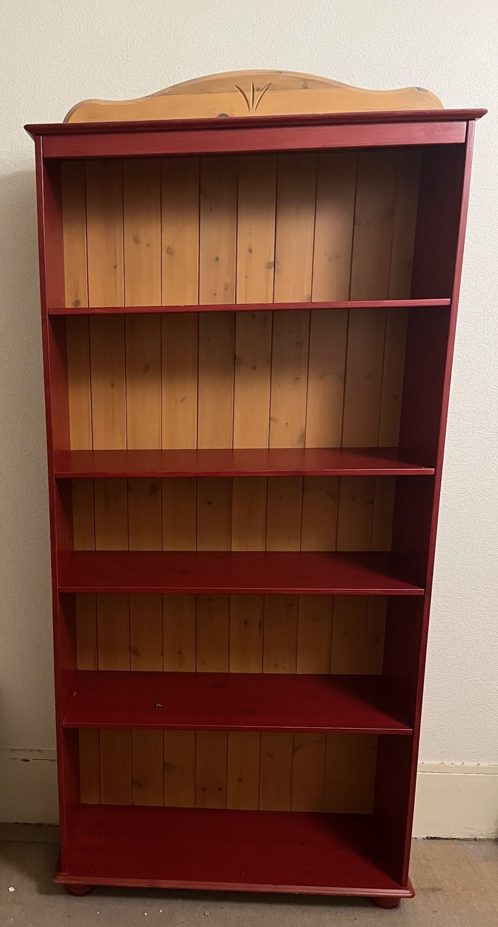 Bibliothèque étagère en bois et rouge – Image 2