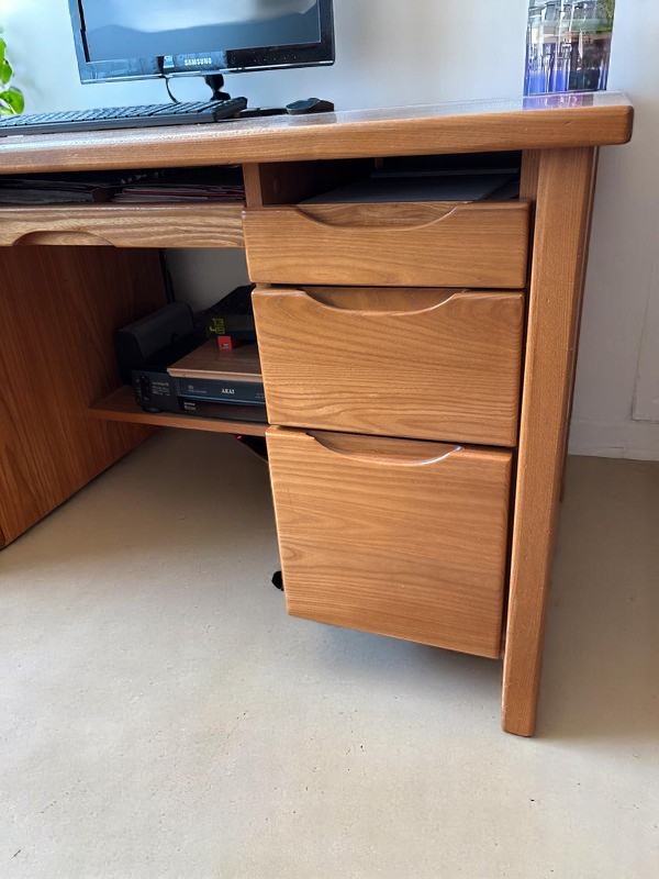 Beau bureau en bois – Image 4