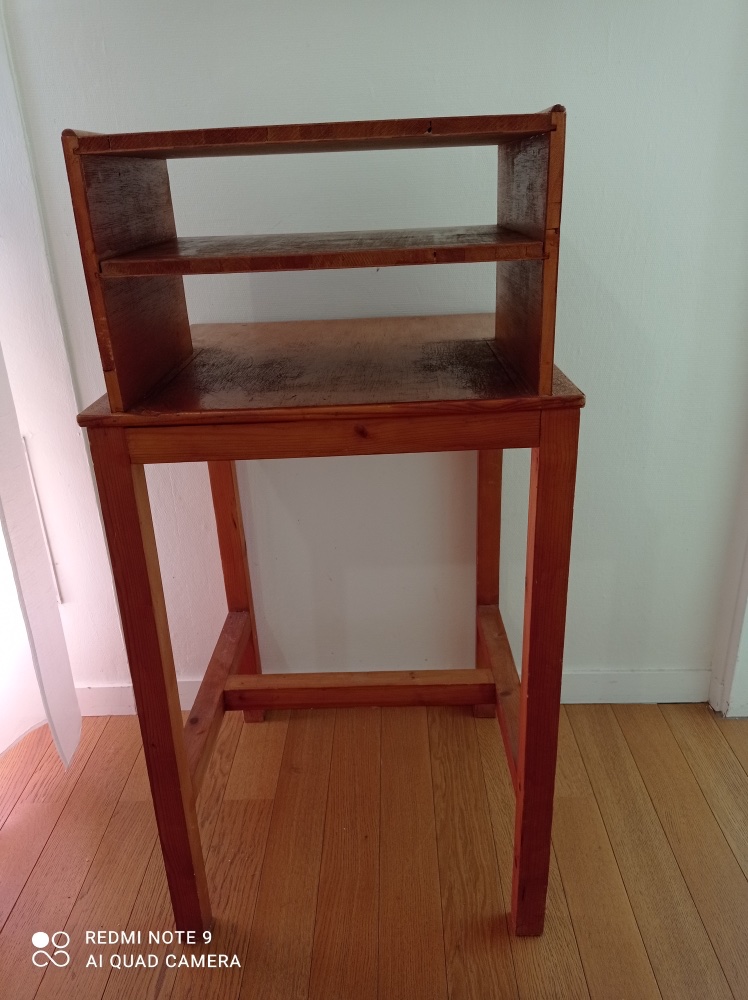 Table / Présentoir en bois vintage – Image 2