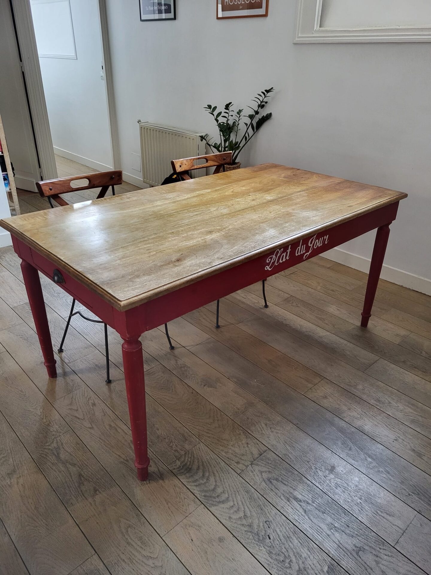 Table de salle à manger - manguier massif bicolore (naturel et rouge) Maison du monde – Image 7