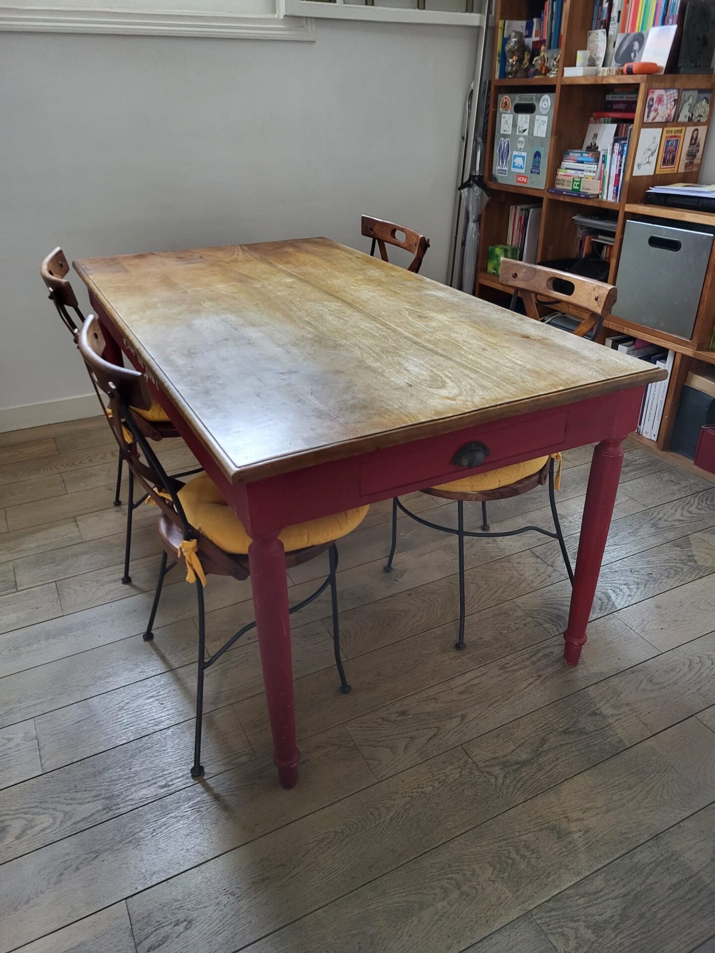 Table de salle à manger - manguier massif bicolore (naturel et rouge) Maison du monde – Image 4