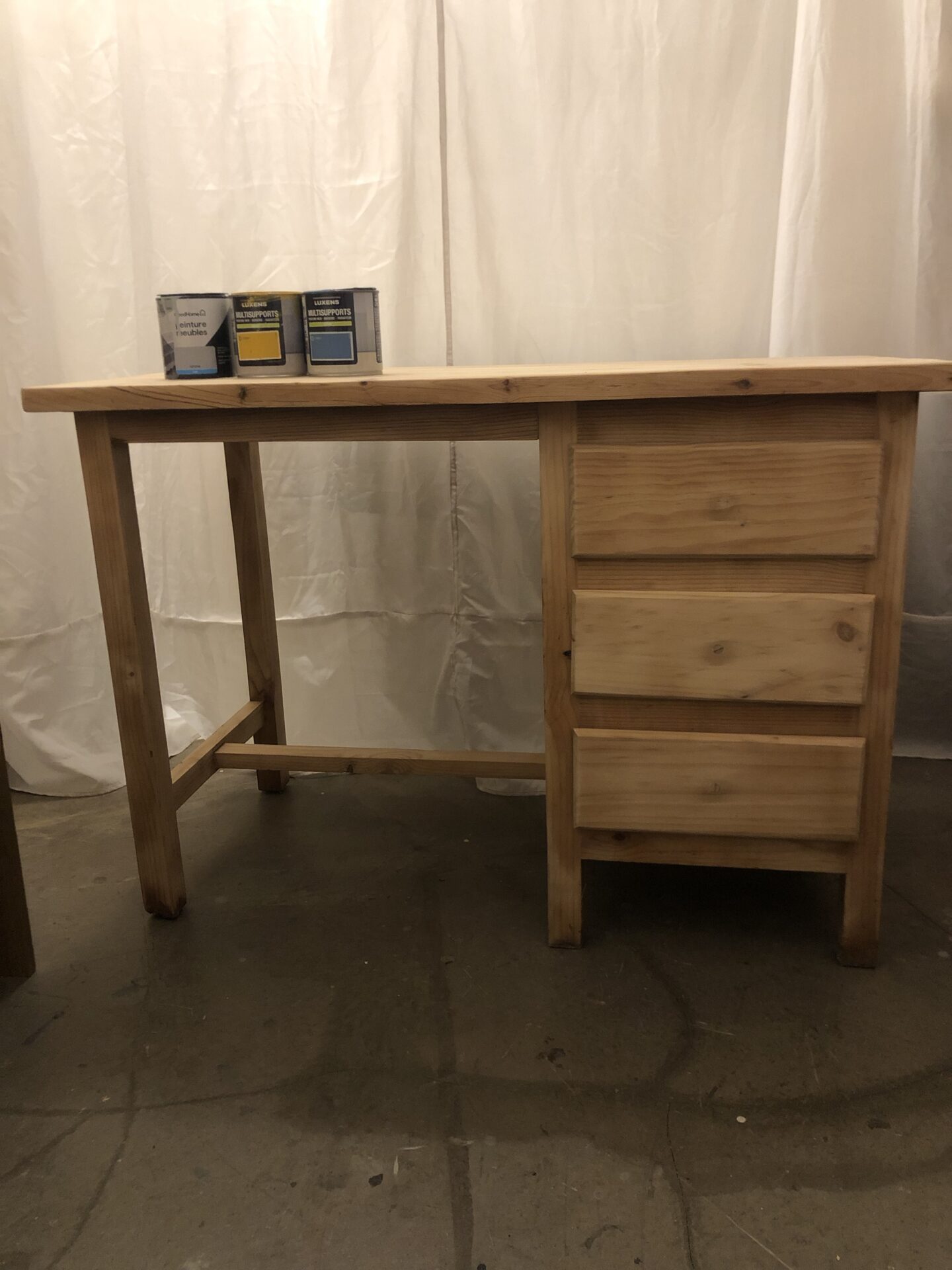 Bureau en pin. Finition de votre choix – Image 2
