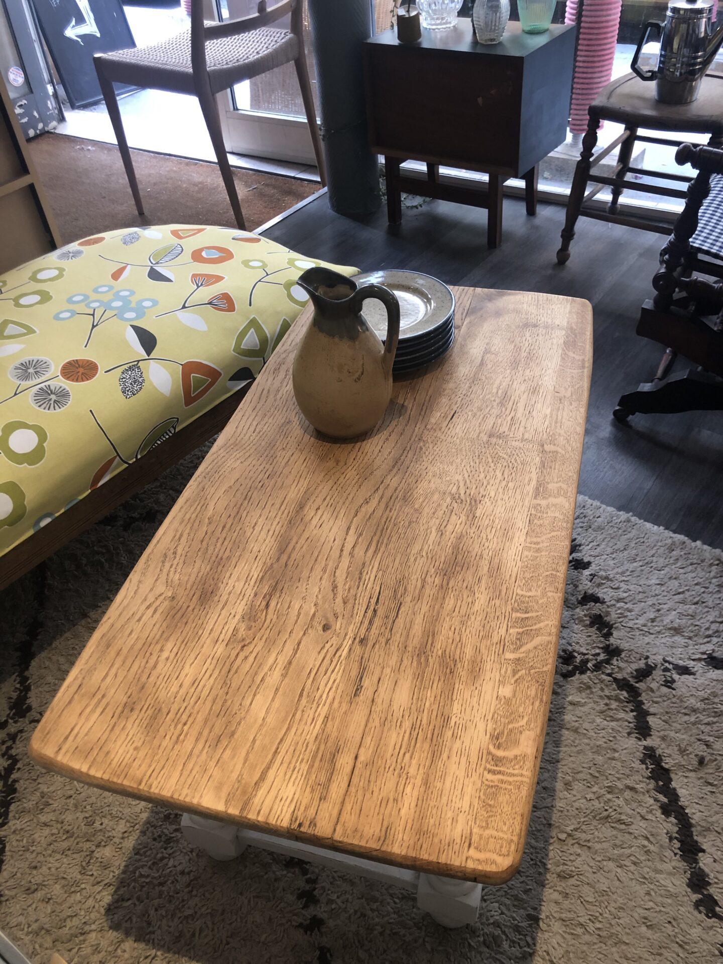 Table basse en bois massif naturel et noire – Image 6