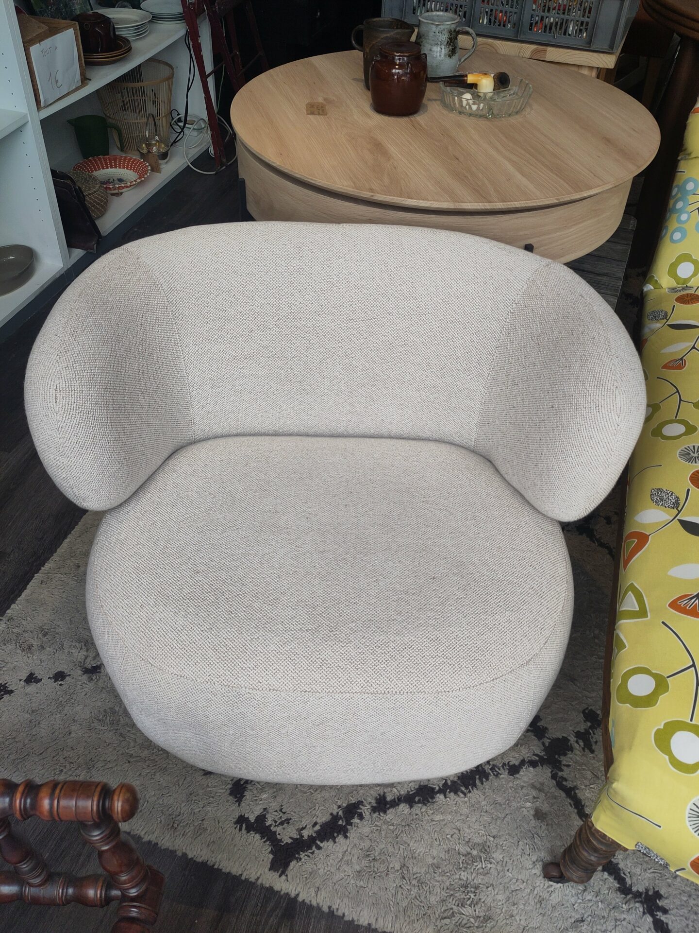 Fauteuil Guilia écru bouclé – Image 2