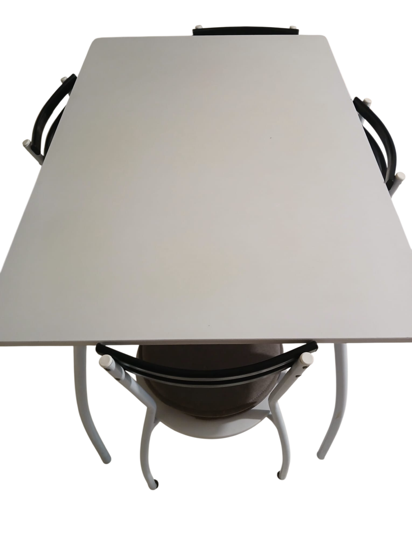Table et 4 chaises blanches