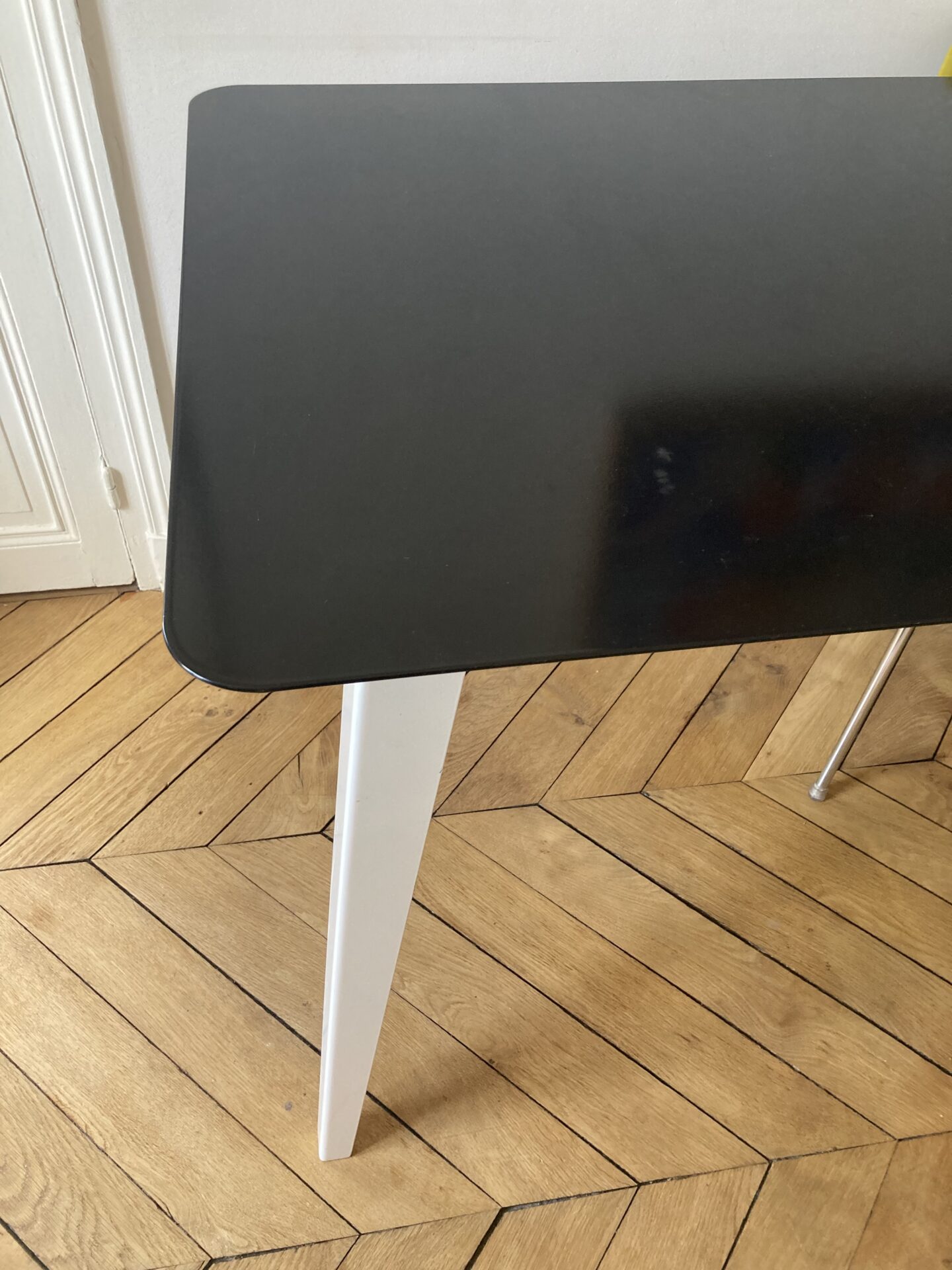 Table de salle à manger style Prouvé – Image 4