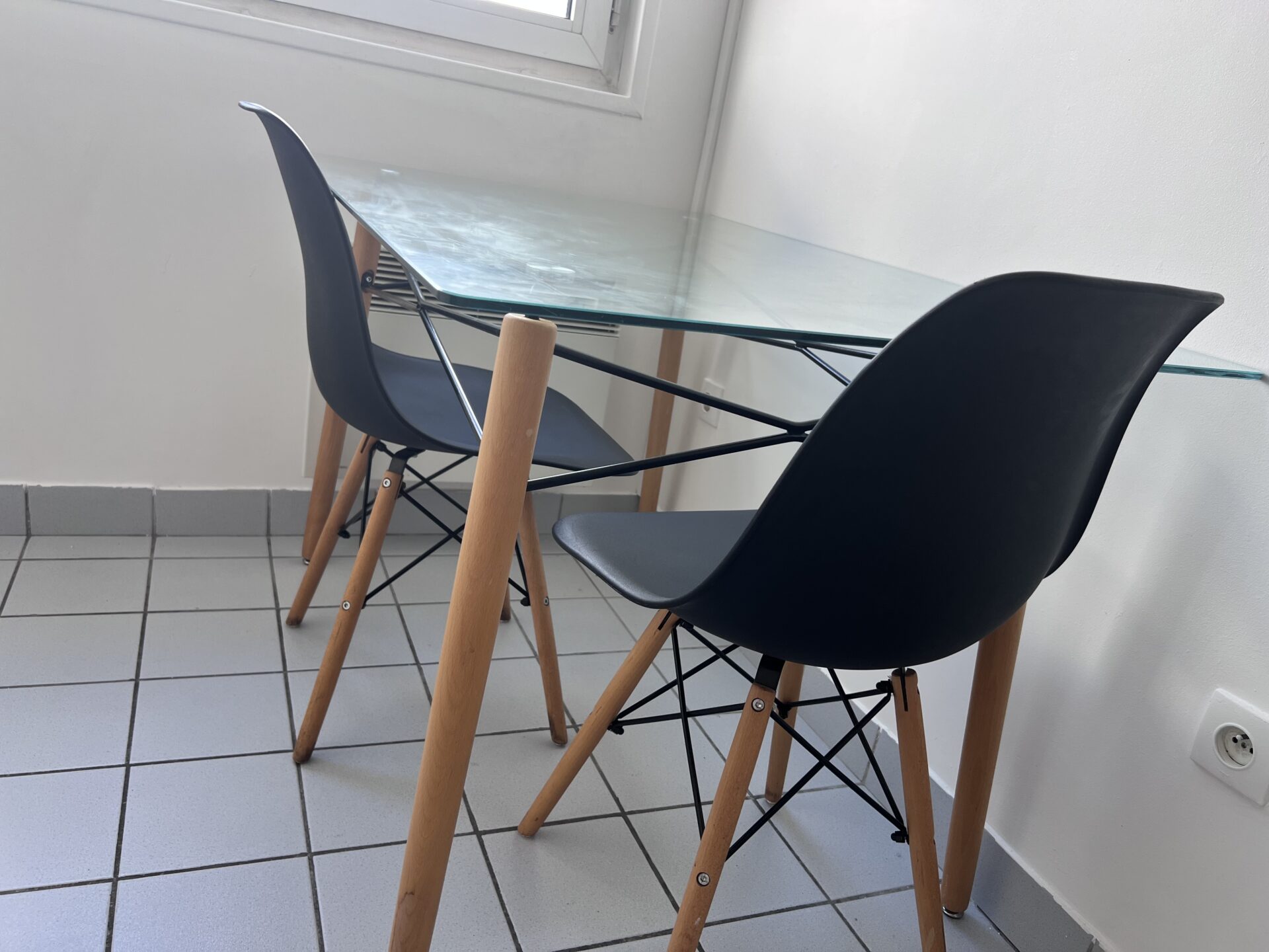 Table de salle à manger en verre Fred – Image 4