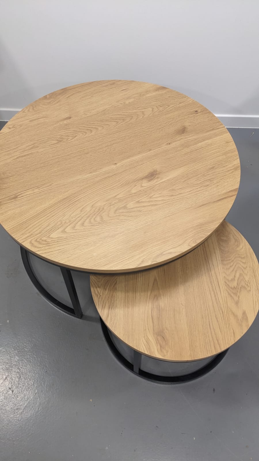 Lot de 2 tables basses gigognes en chêne, Hiba – Image 3
