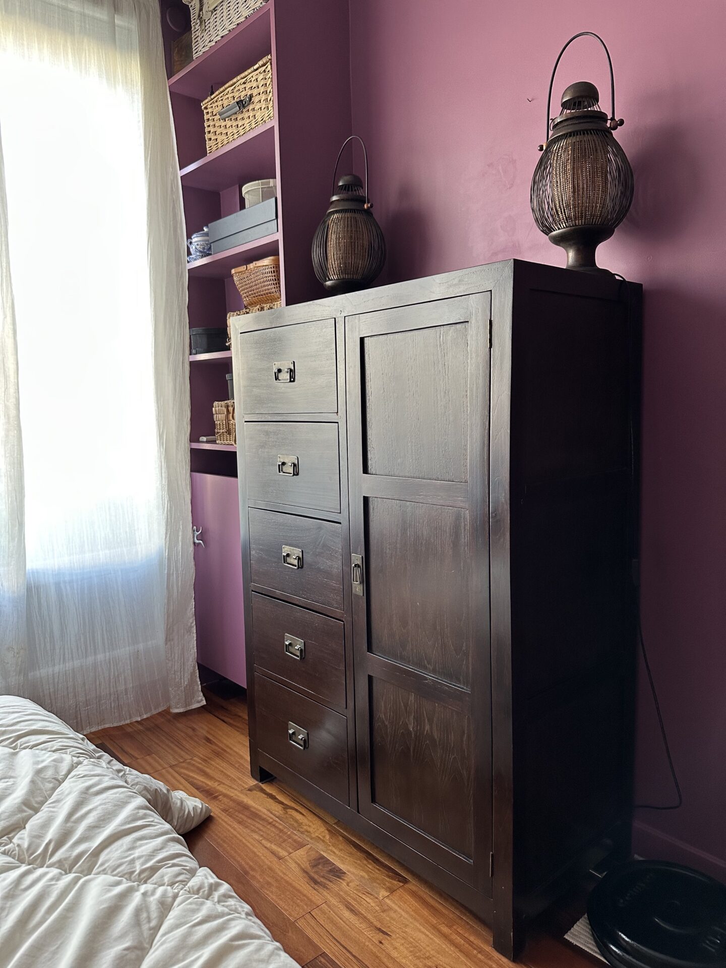 Armoire bois foncé