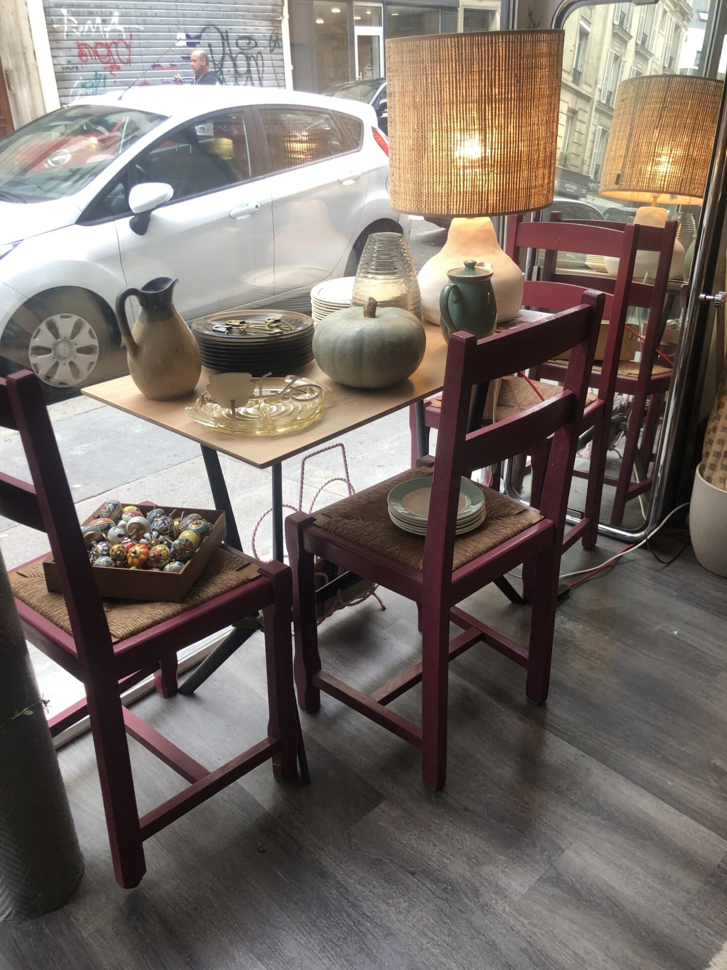 4 chaises en bois grenat et paille – Image 7