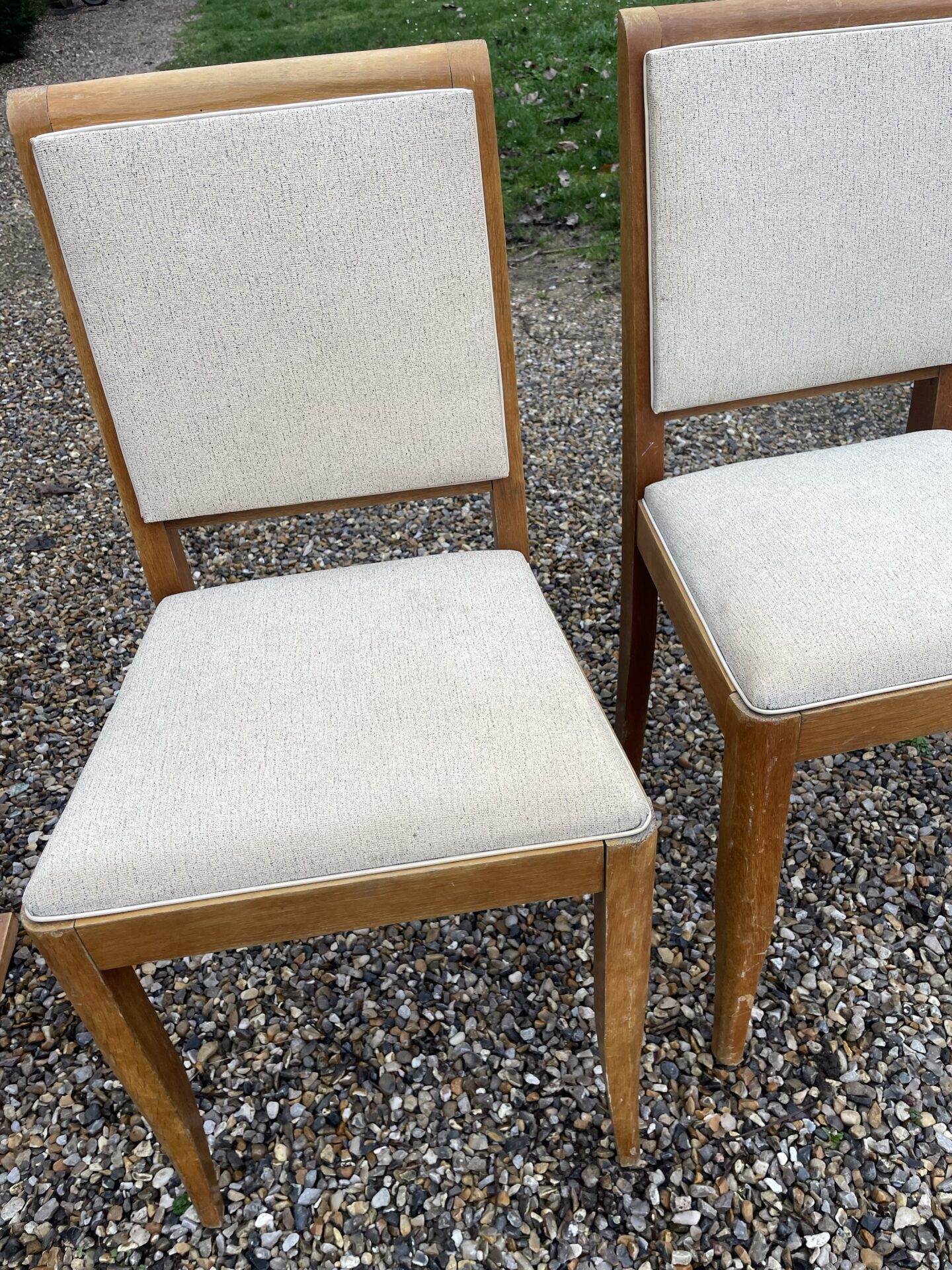 Paire de chaises vintage en bois blond et Skaï beige – Image 2