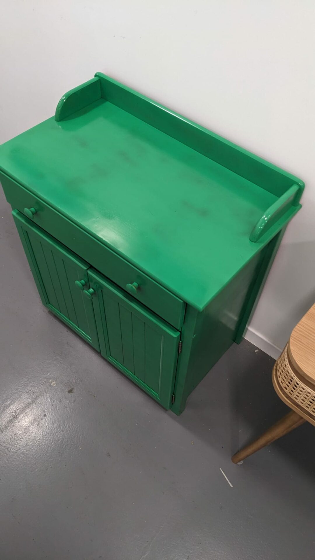 Petit bahut de cuisine repeint vert cactus 🌵 – Image 3