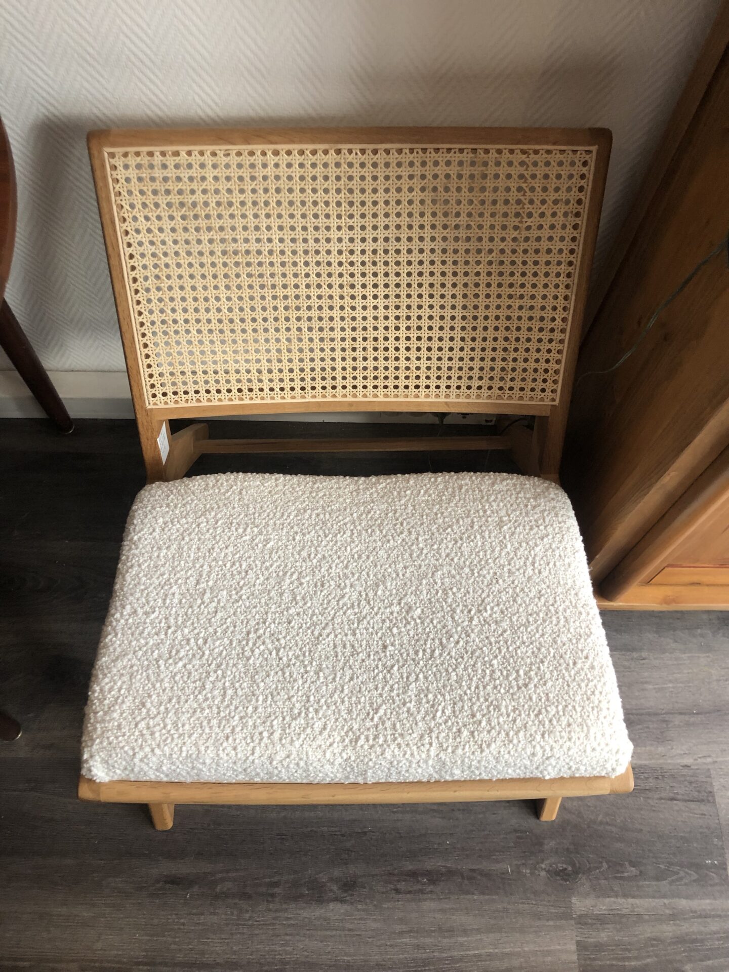 Fauteuil chene - cannage - tissu bouclette blanc – Image 2