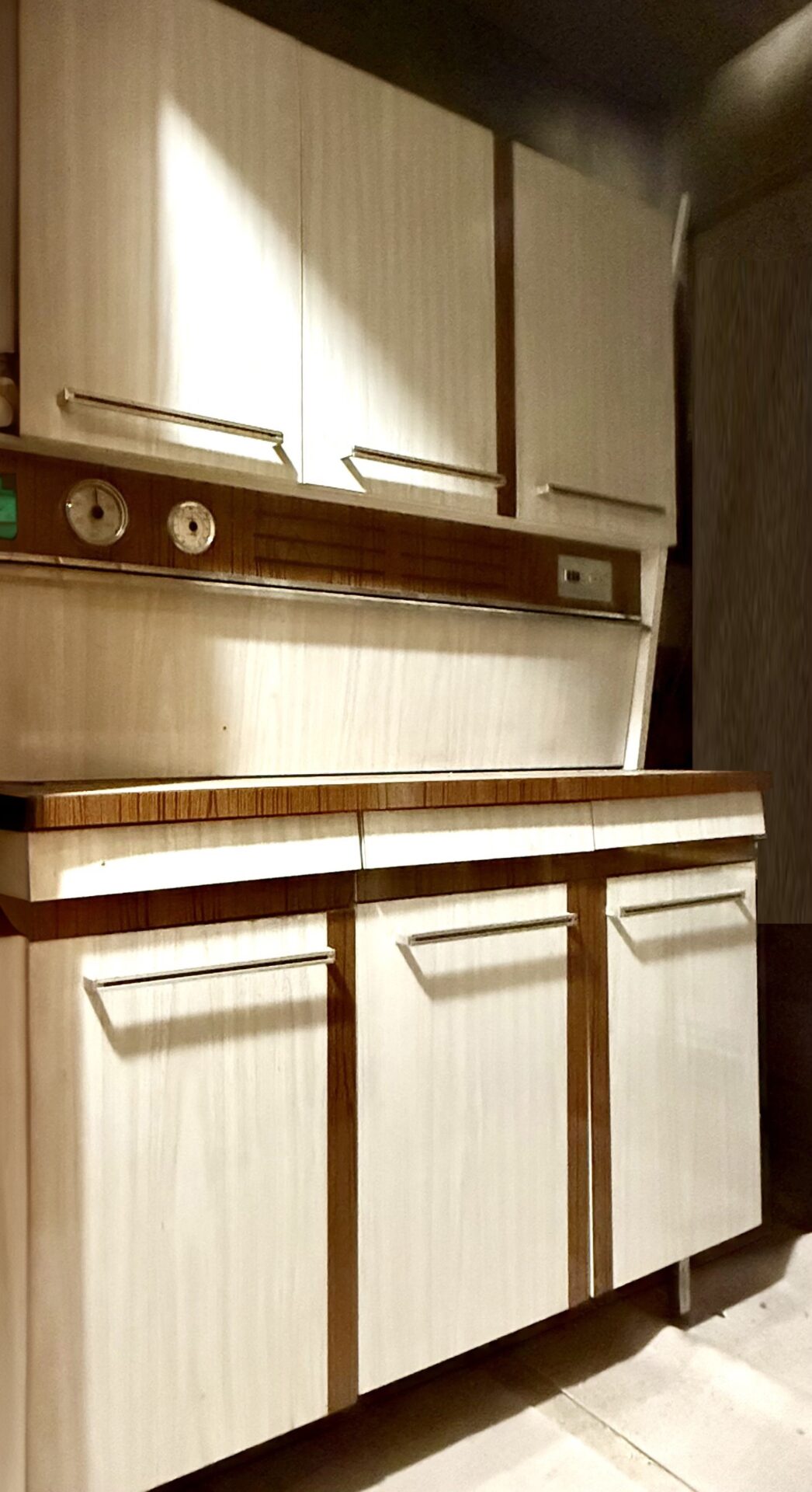 Bahut de Cuisine Formica électrifiée années 60 – Image 3