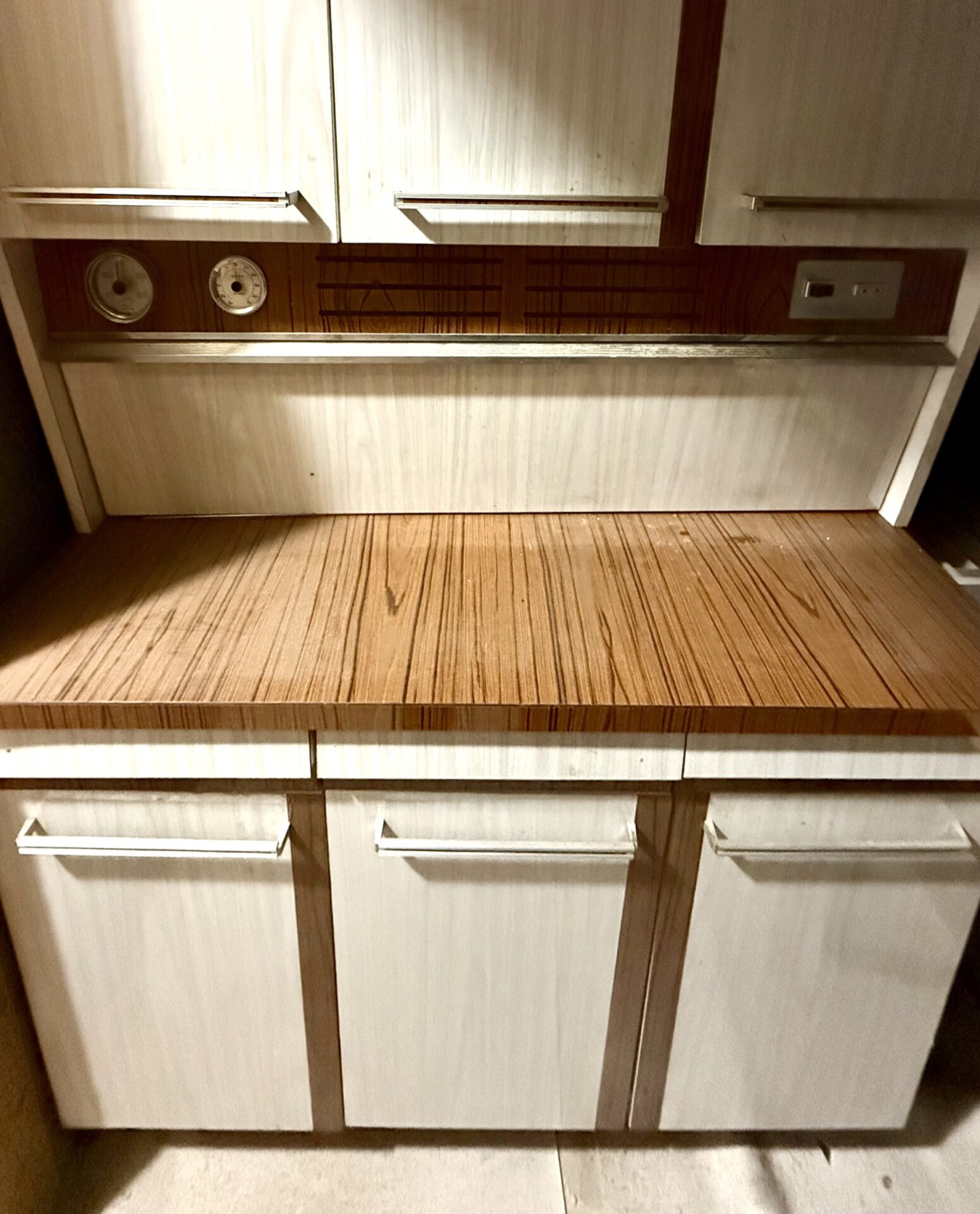 Bahut de Cuisine Formica électrifiée années 60 – Image 4