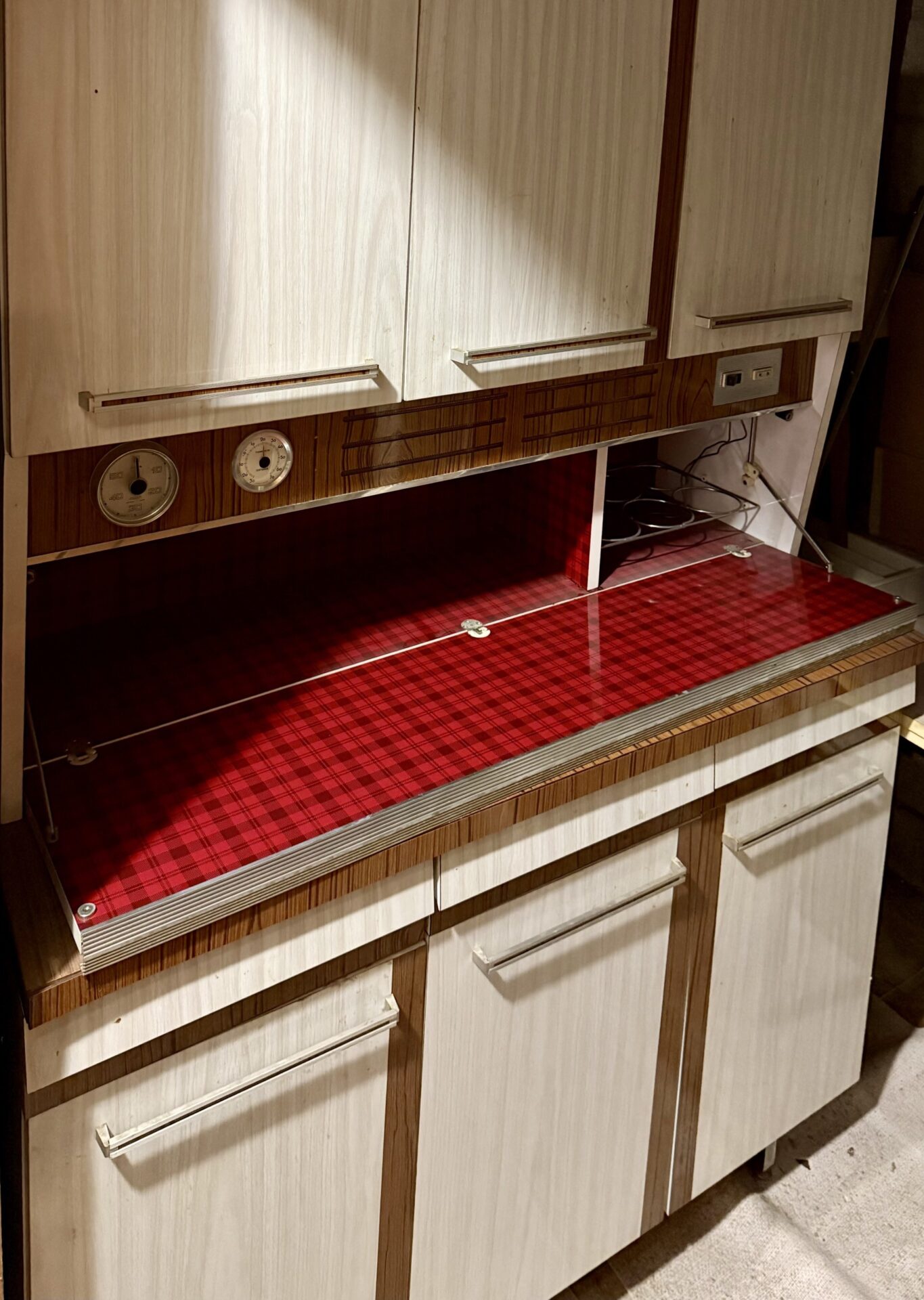 Bahut de Cuisine Formica électrifiée années 60 – Image 2