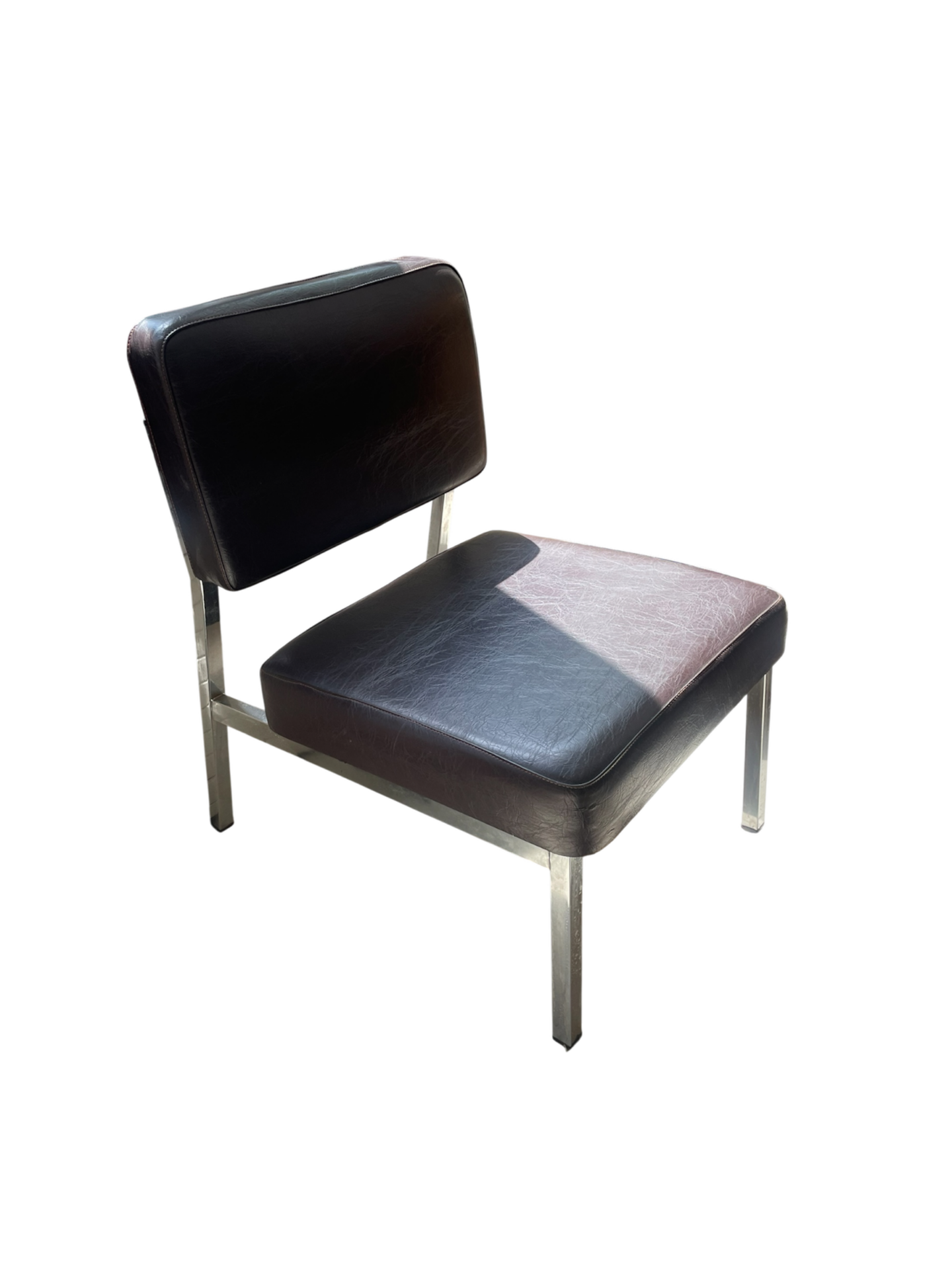 Fauteuil vintage skaï marron foncé et chrome