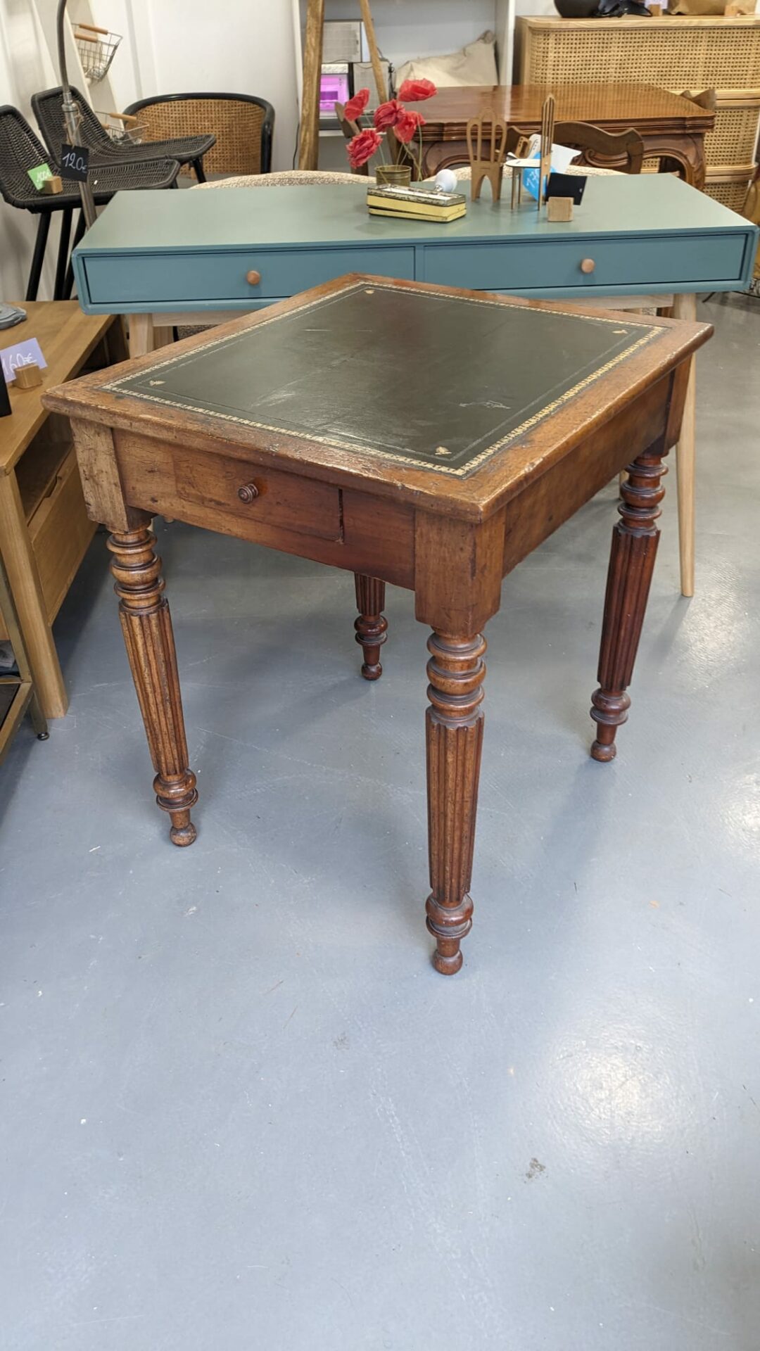 Petit bureau plat avec sous main – Image 2