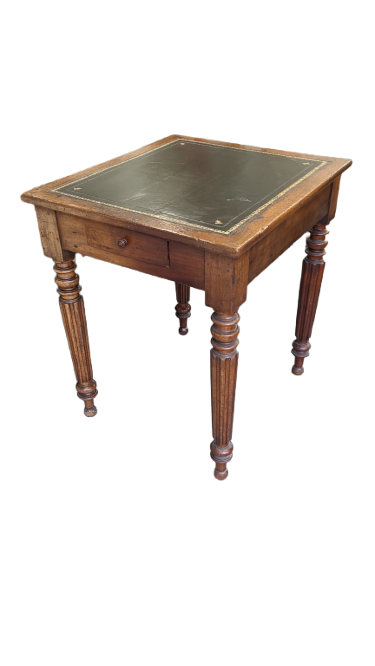 Petit bureau plat avec sous main