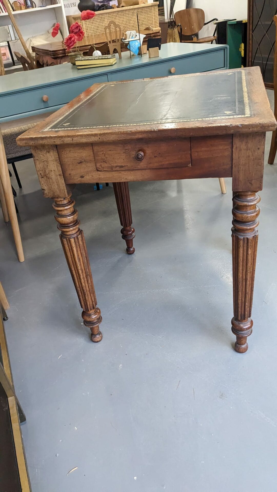 Petit bureau plat avec sous main – Image 4