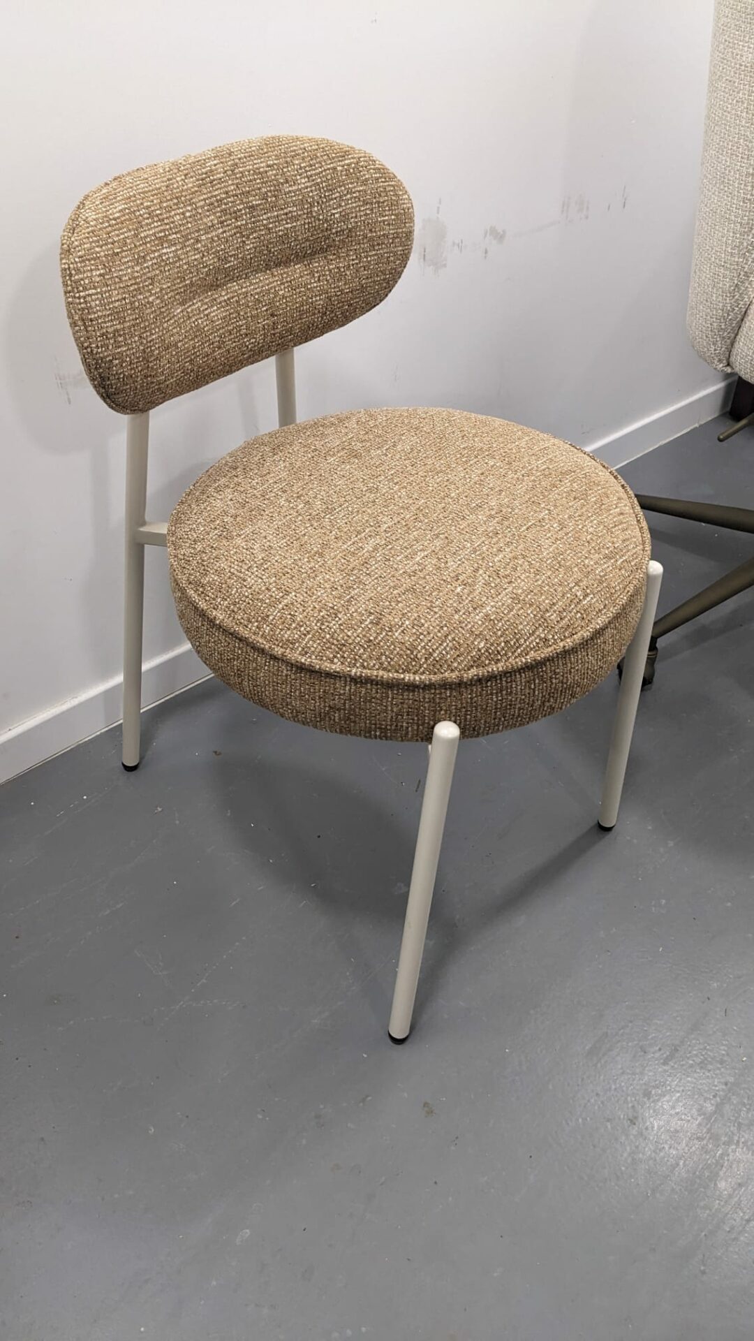 Chaise MILO, Jaune moucheté & fer noir – Image 3