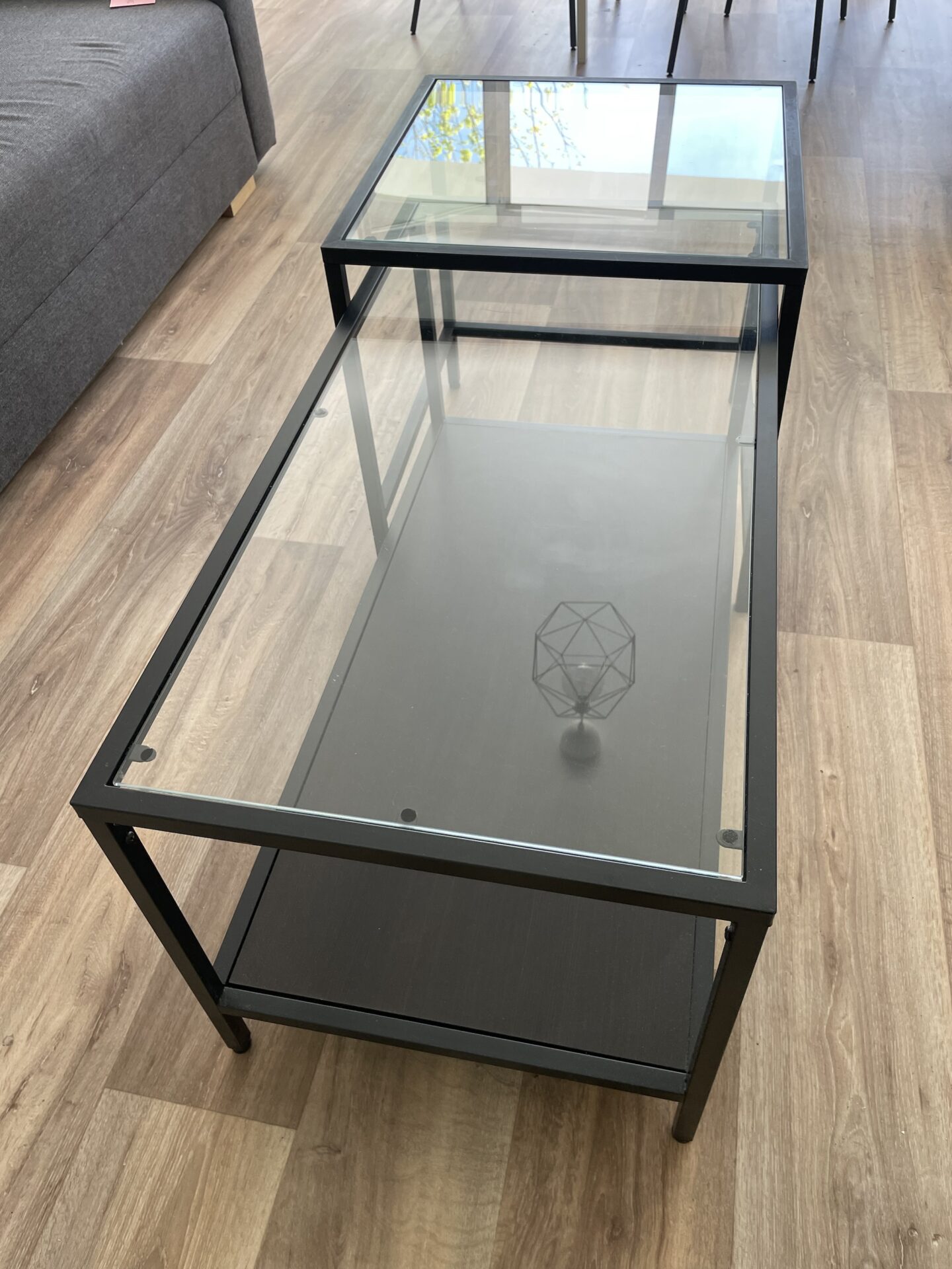 Tables basses métal et verre modulables – Image 3