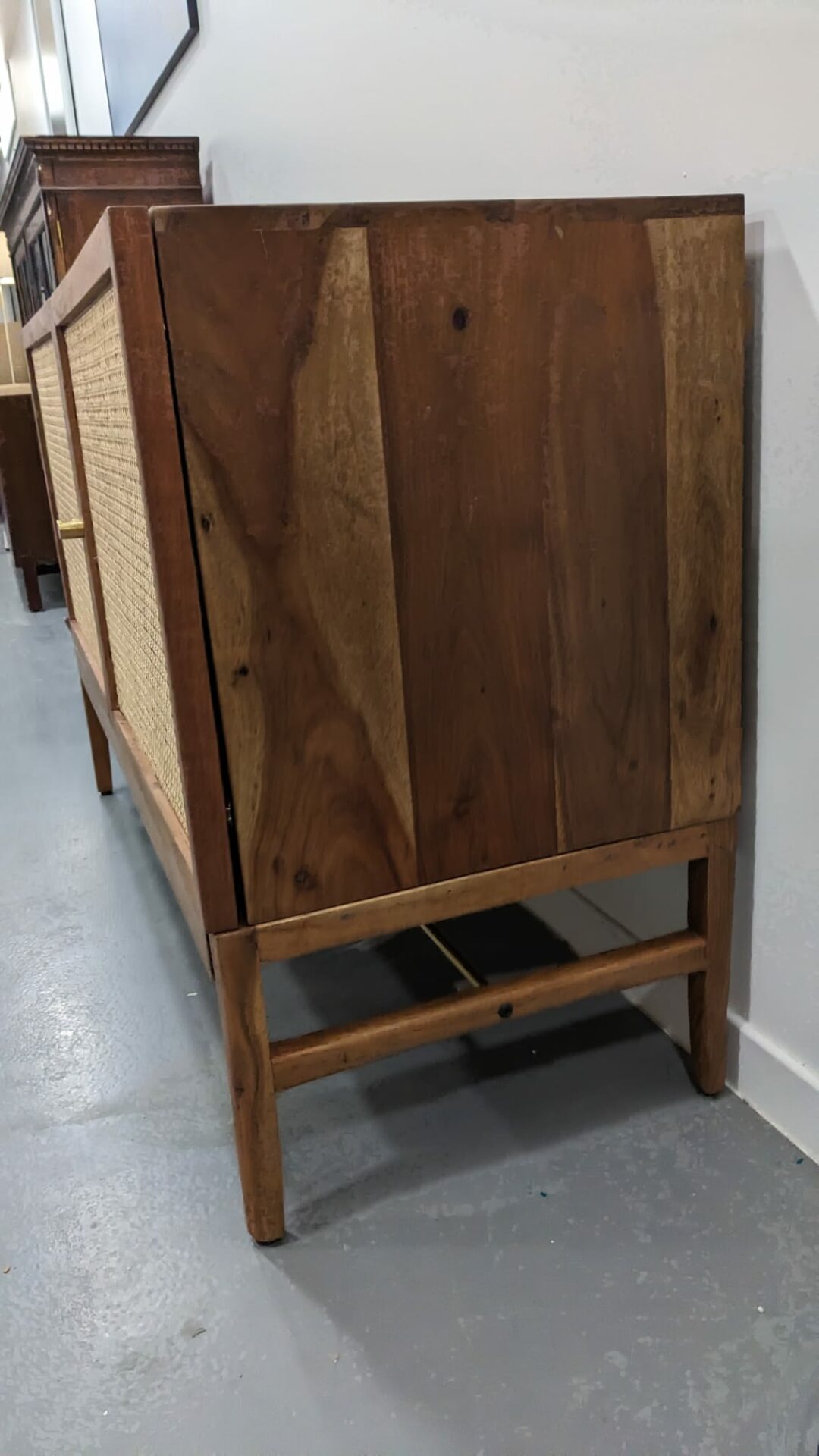 Buffet en acacia massif et cannage LEONTINE – Image 5