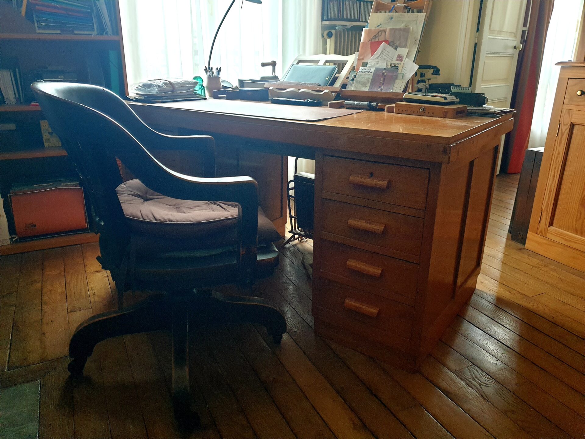 Bureau en chêne verni – Image 3