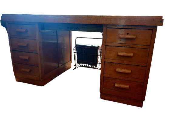 Bureau en chêne verni