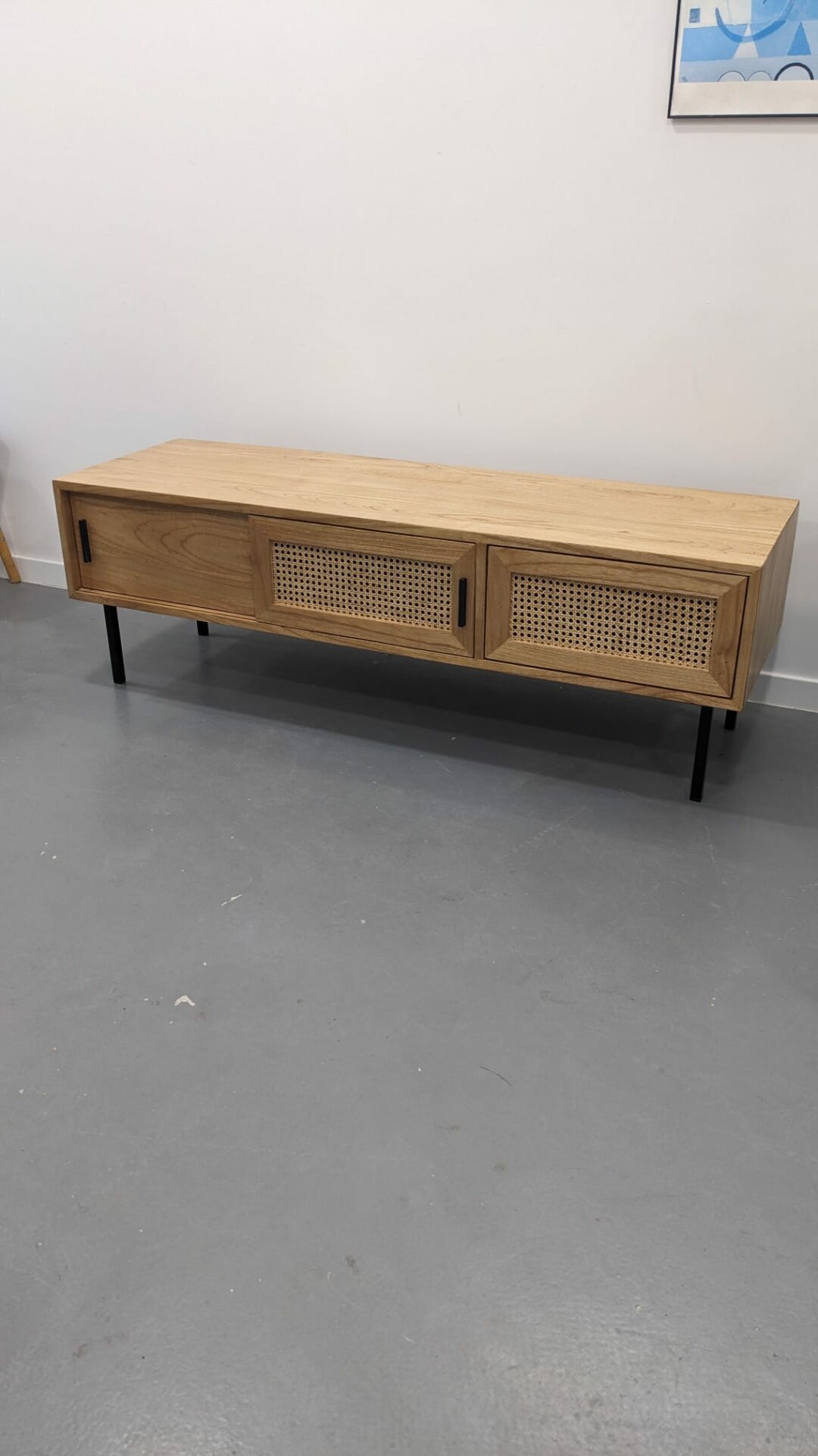 Meuble TV en mindi massif et cannage 140 cm – Image 3