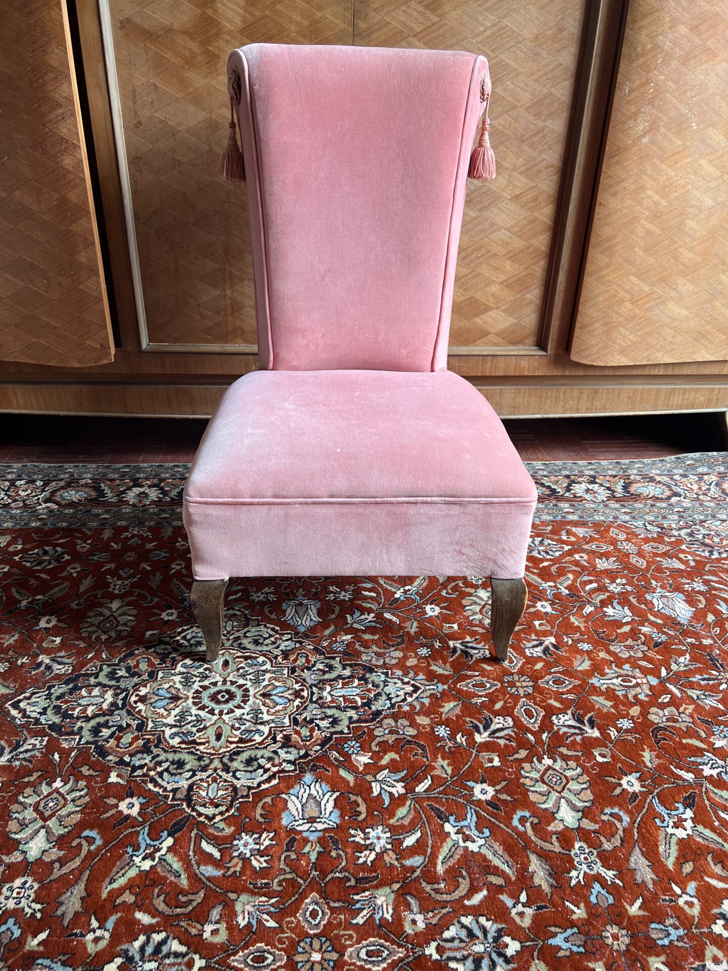 Fauteuil ancien dossier haut velours rose pale – Image 2