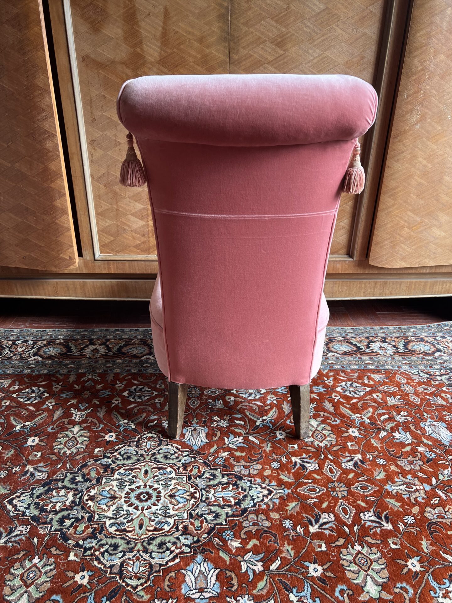 Fauteuil ancien dossier haut velours rose pale – Image 3