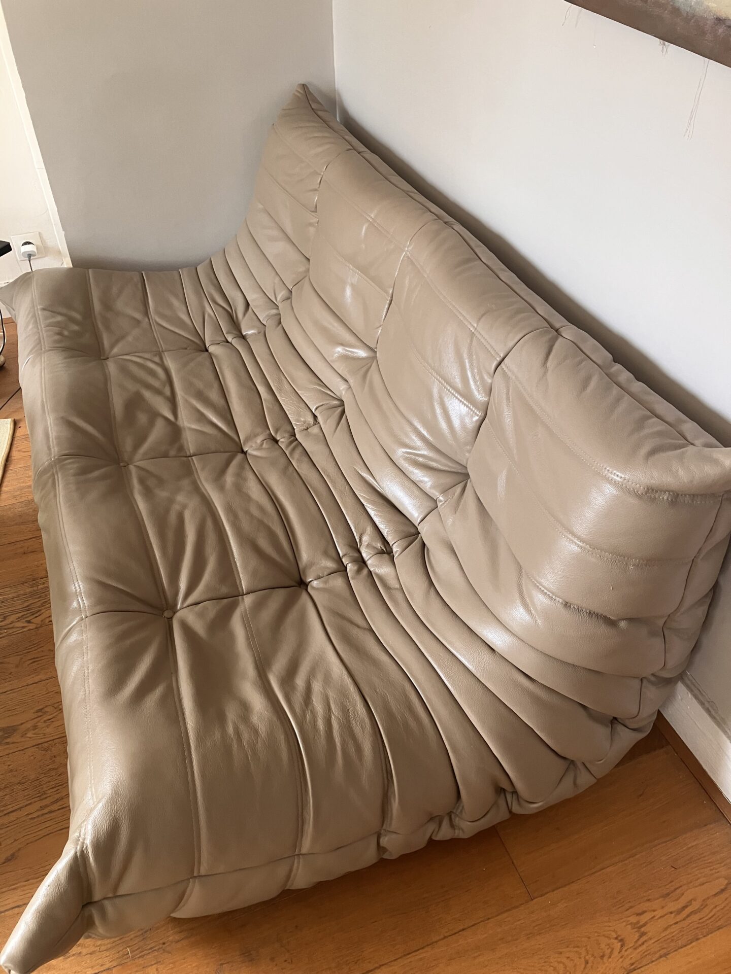 Canapé TOGO LIGNE ROSET cuir taupe – Image 2