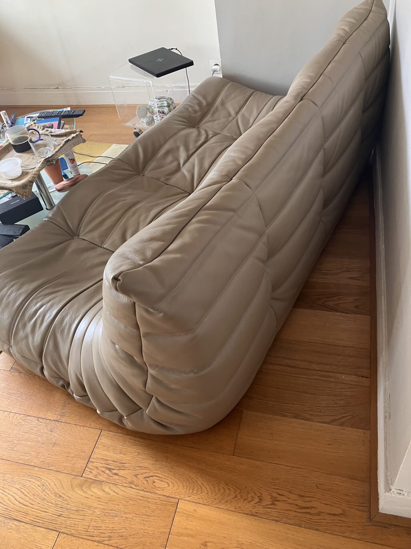 Canapé TOGO LIGNE ROSET cuir taupe – Image 3