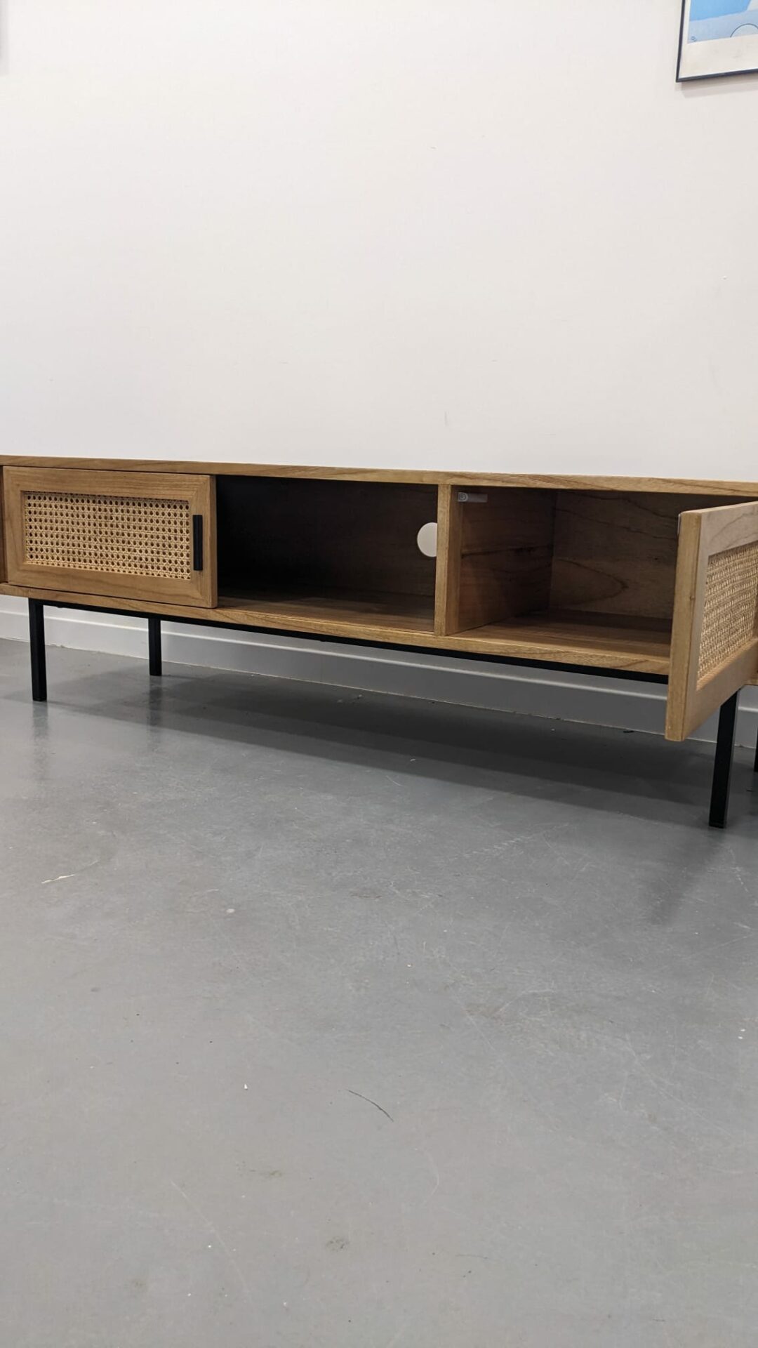 Meuble TV en mindi massif et cannage 140 cm – Image 7