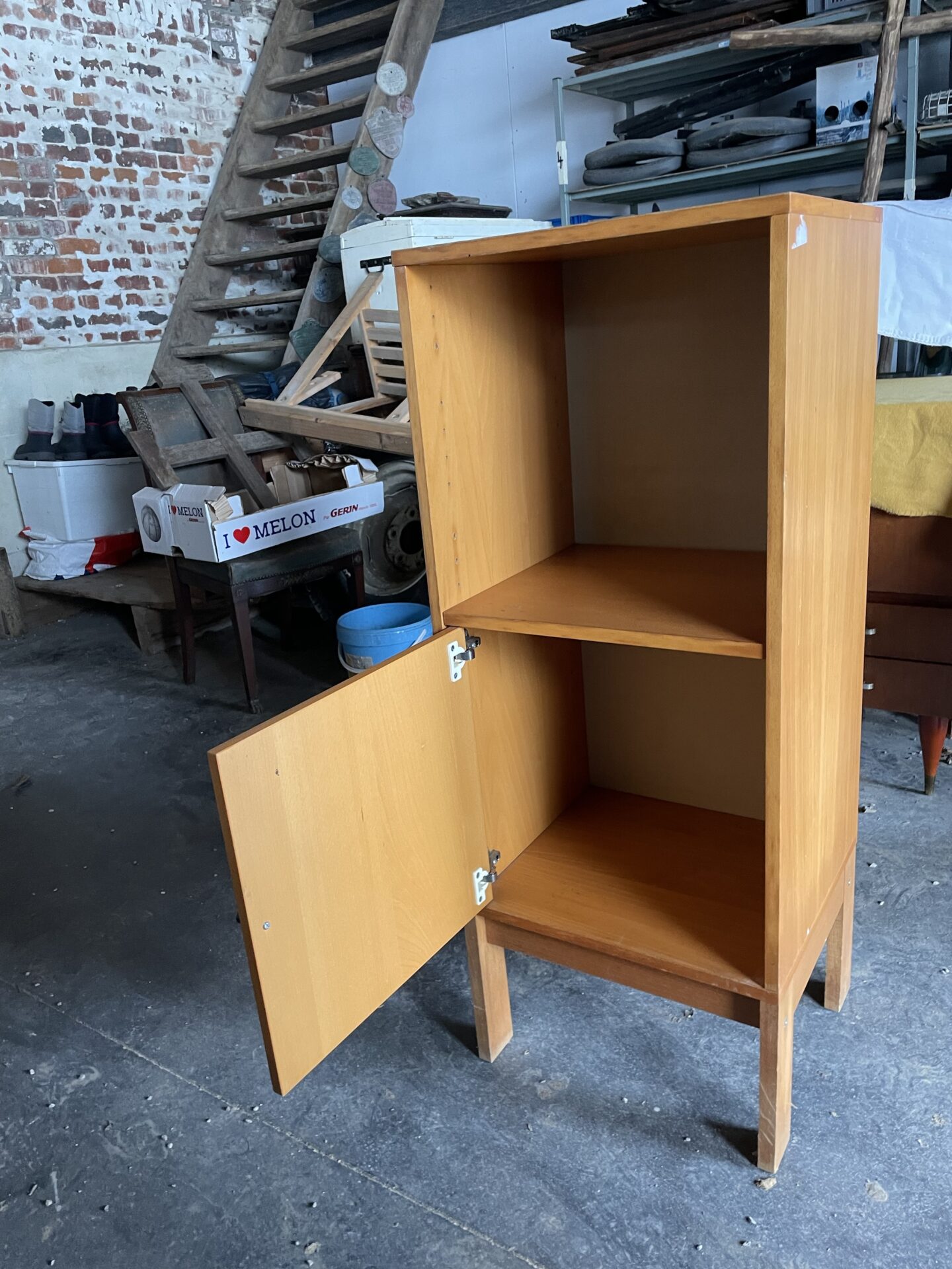 Colonne de rangement bois blond vintage – Image 6