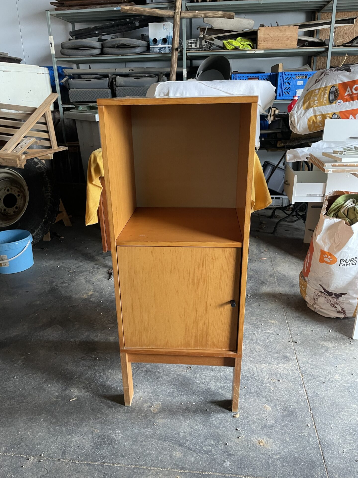 Colonne de rangement bois blond vintage – Image 9