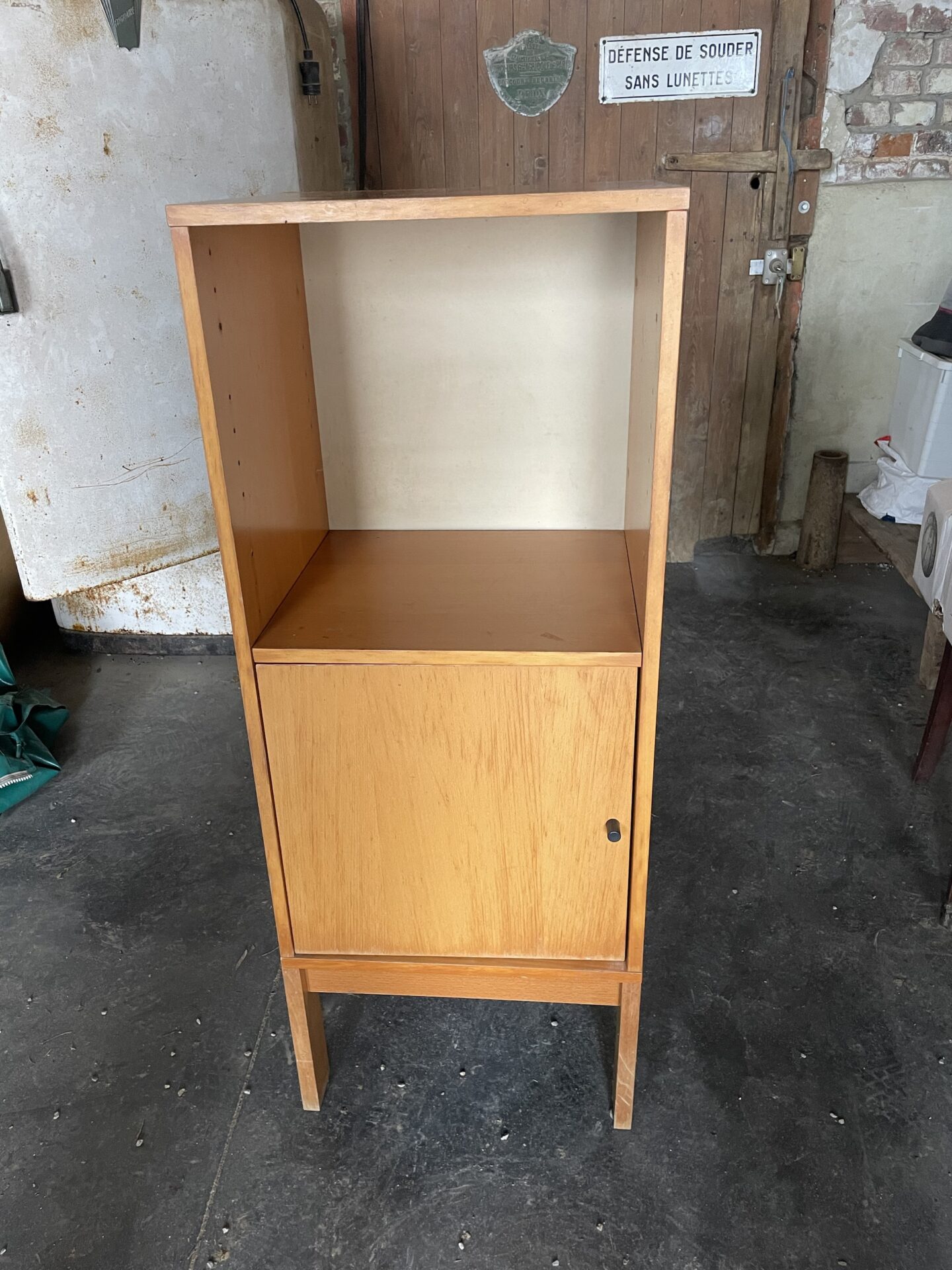 Colonne de rangement bois blond vintage – Image 10