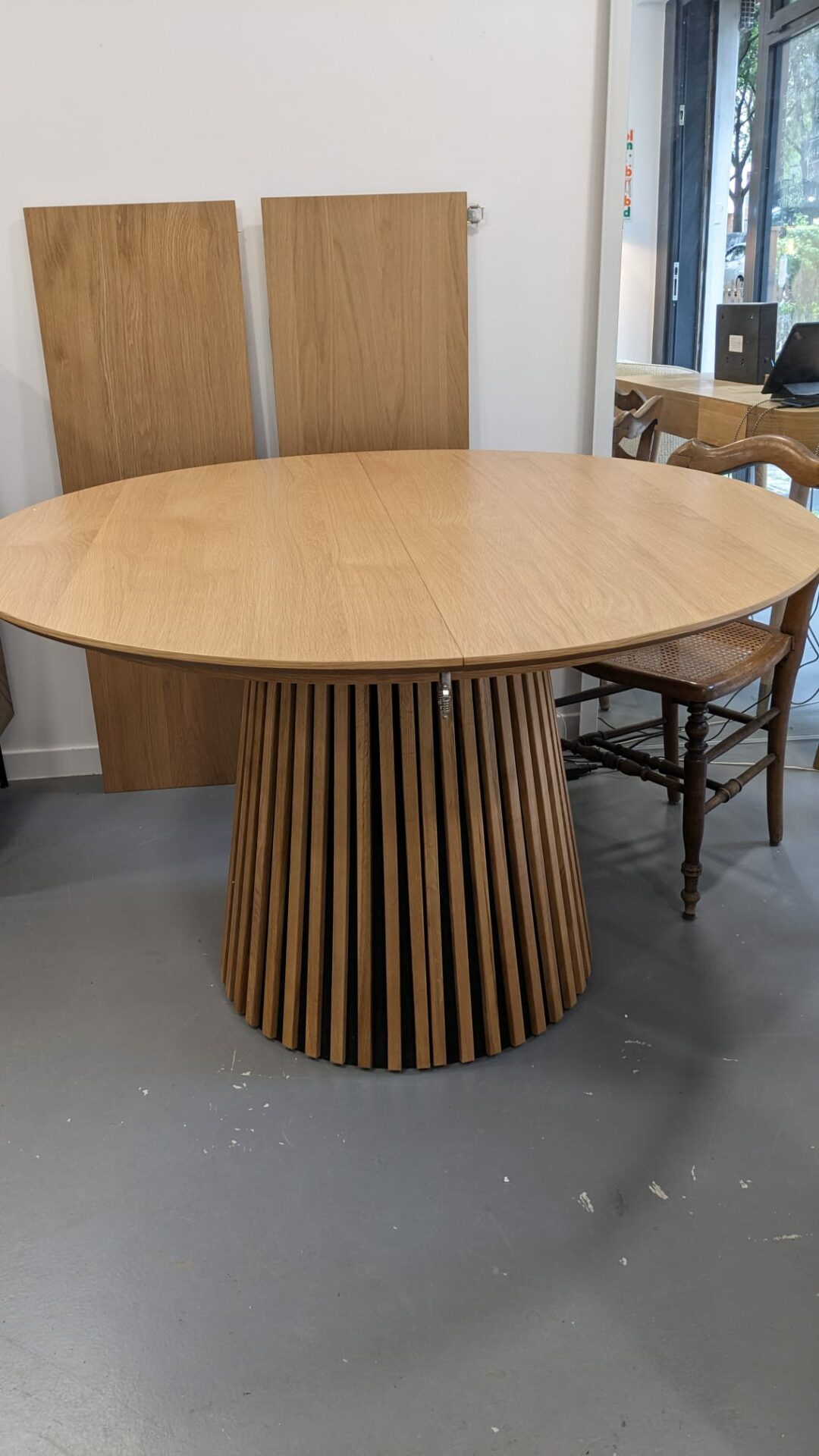FREYA Table à manger ronde extensible 4 à 8 p. – Image 2