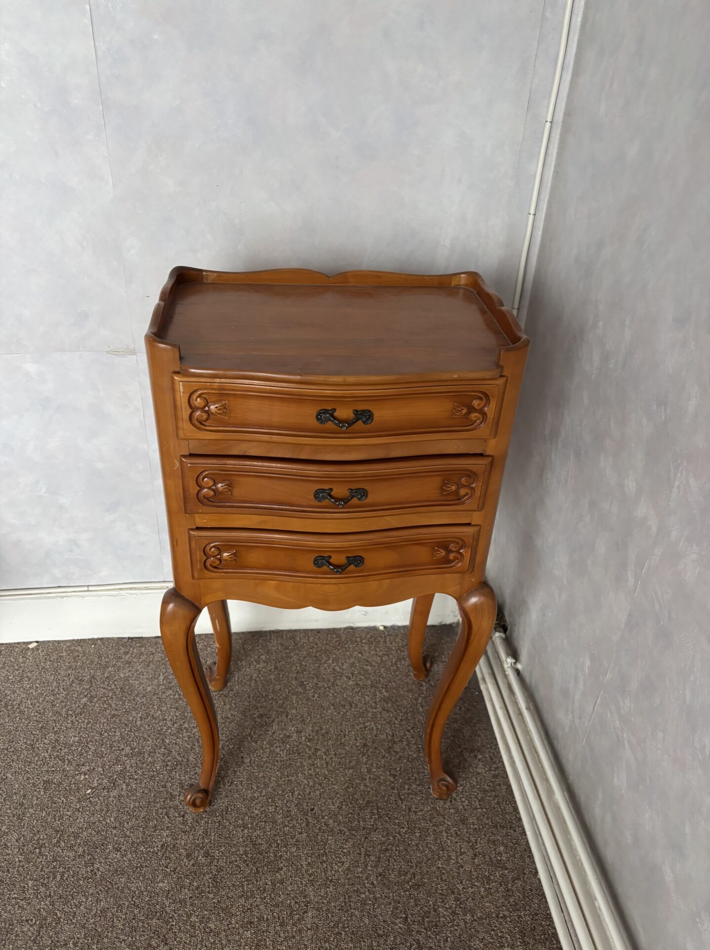 Table de chevet en bois – Image 2
