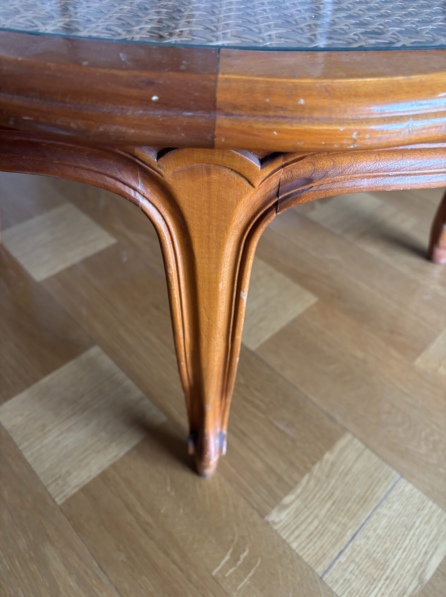Table basse ronde en bois, verre et osier – Image 6