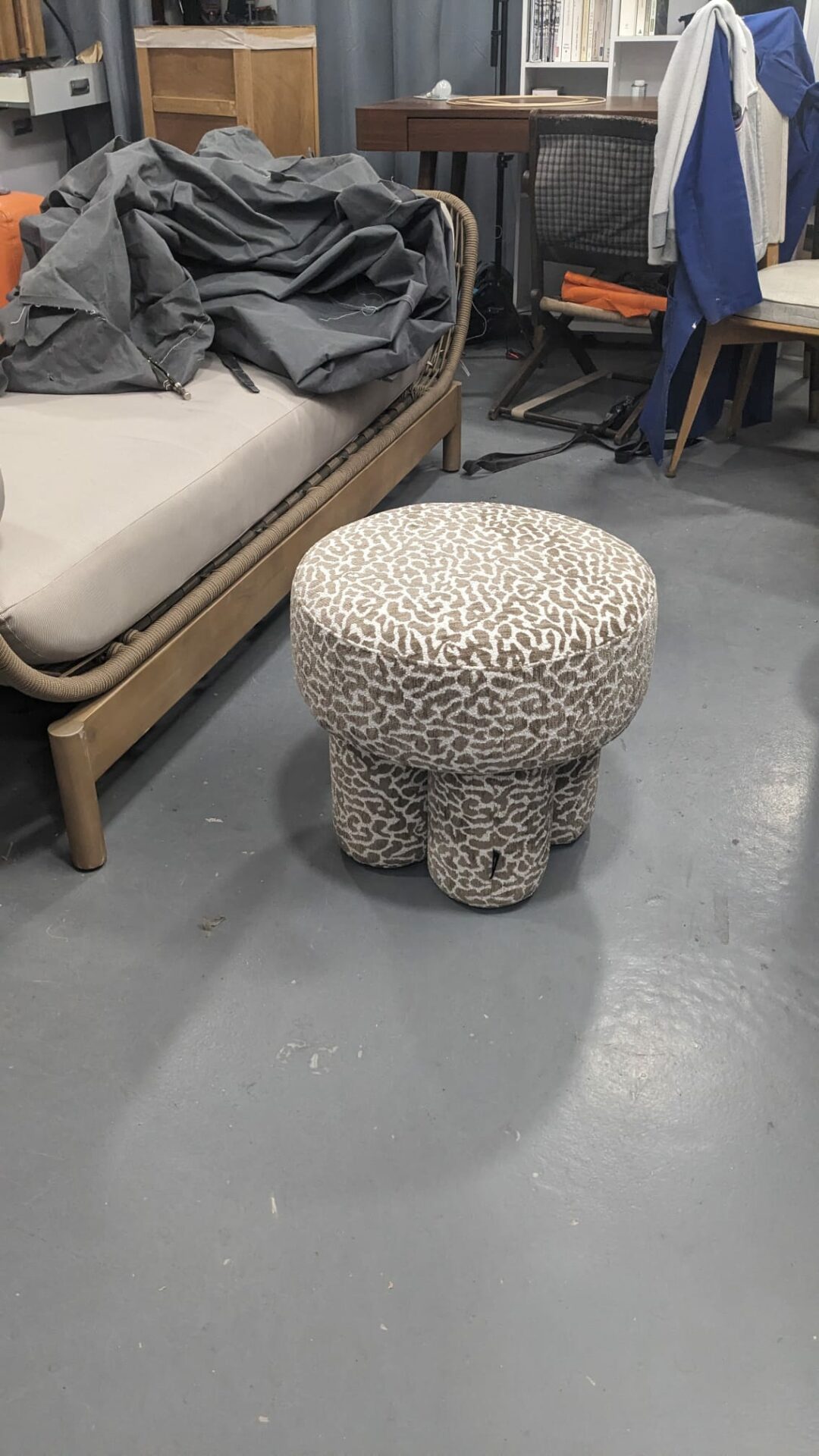 Corinthe - Pouf ou tabouret, Léopard marron – Image 7