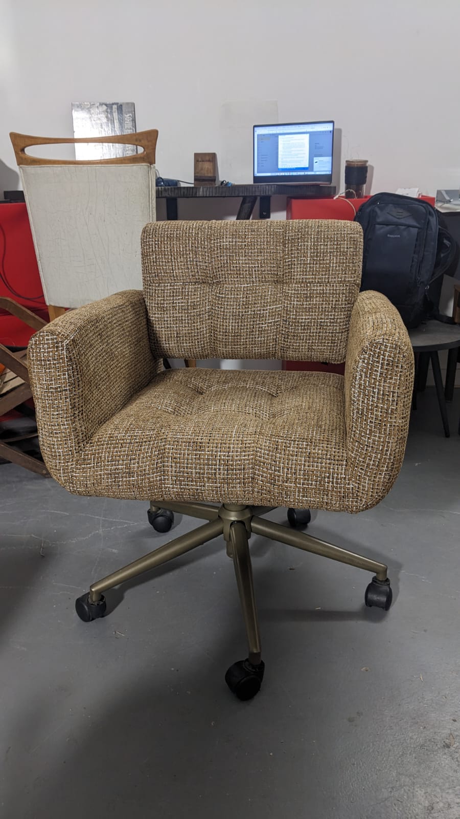 Valeria - Chaise de bureau, Tweed marron caramel & métal doré – Image 2