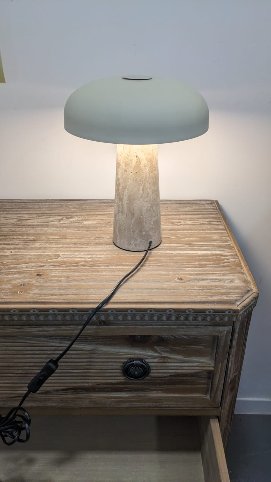 Amanita - paire de lampes de chevet, travertin & métal beige – Image 4