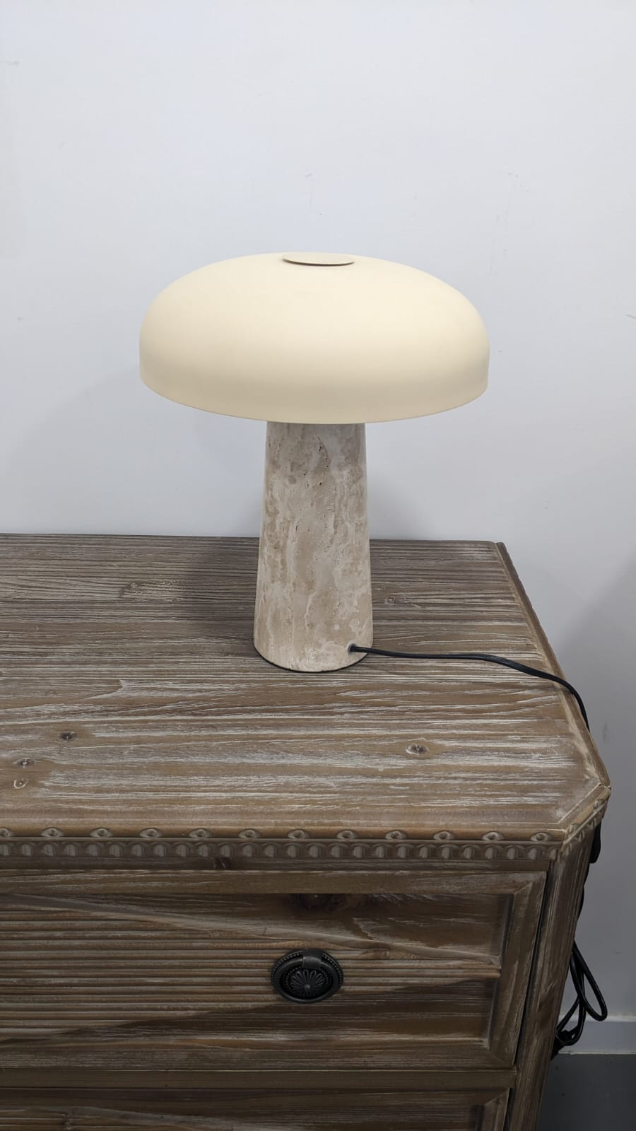 Amanita - paire de lampes de chevet, travertin & métal beige – Image 3