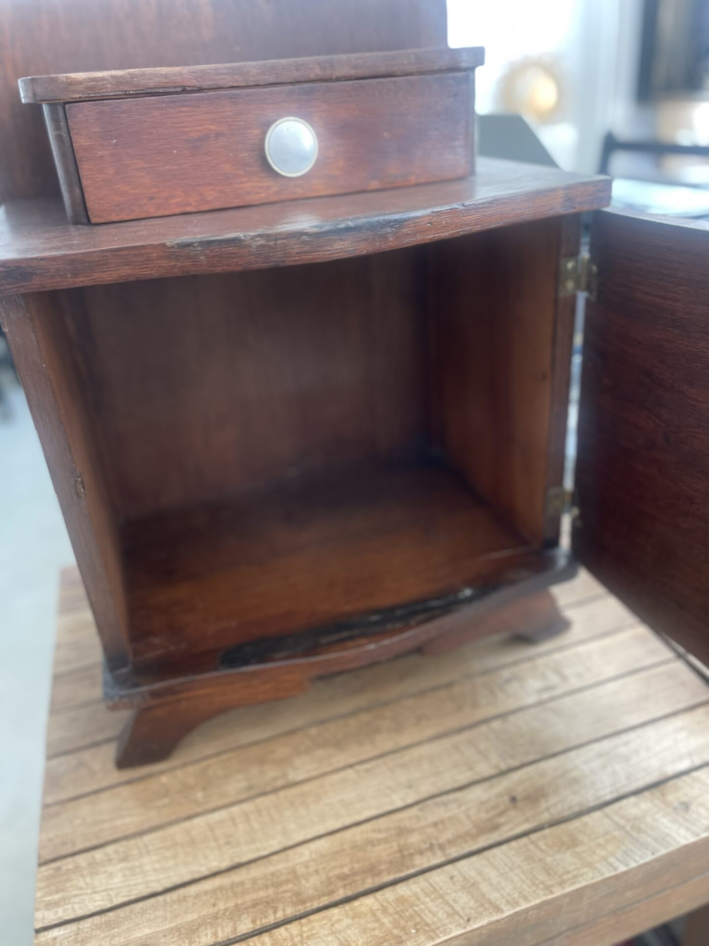 Table de chevet style Art Déco – Image 6
